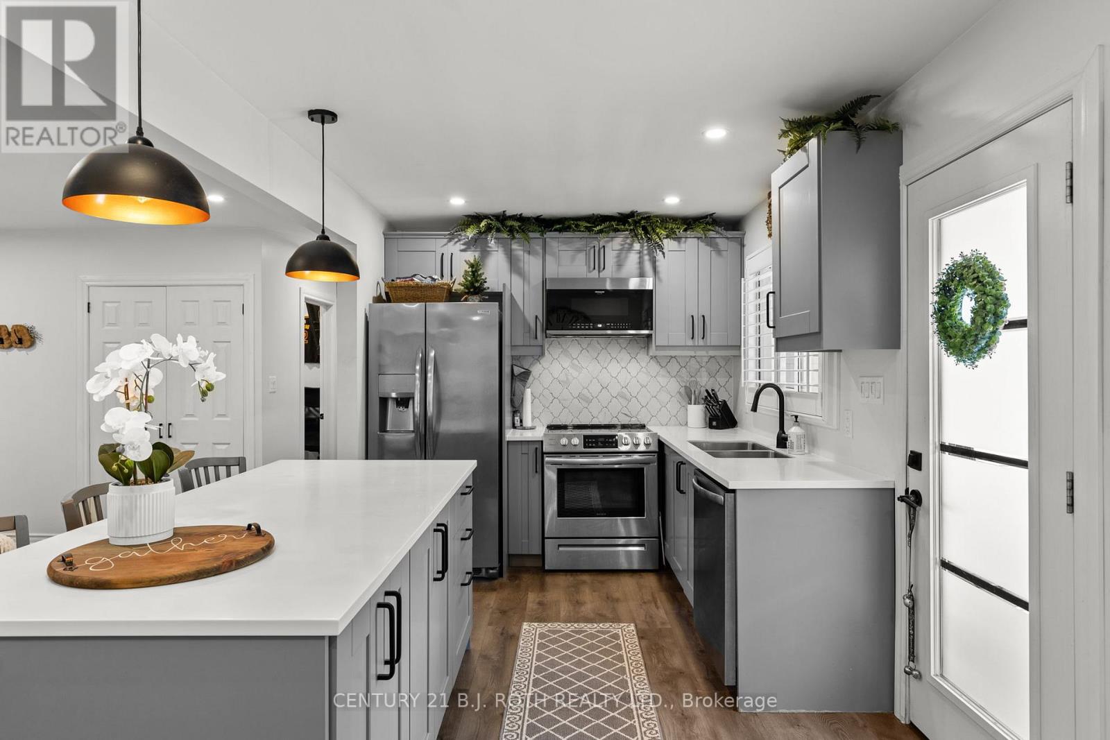 1551 Gill Road, Springwater (Midhurst), Ontario  L0L 1X0 - Photo 9 - S12636090