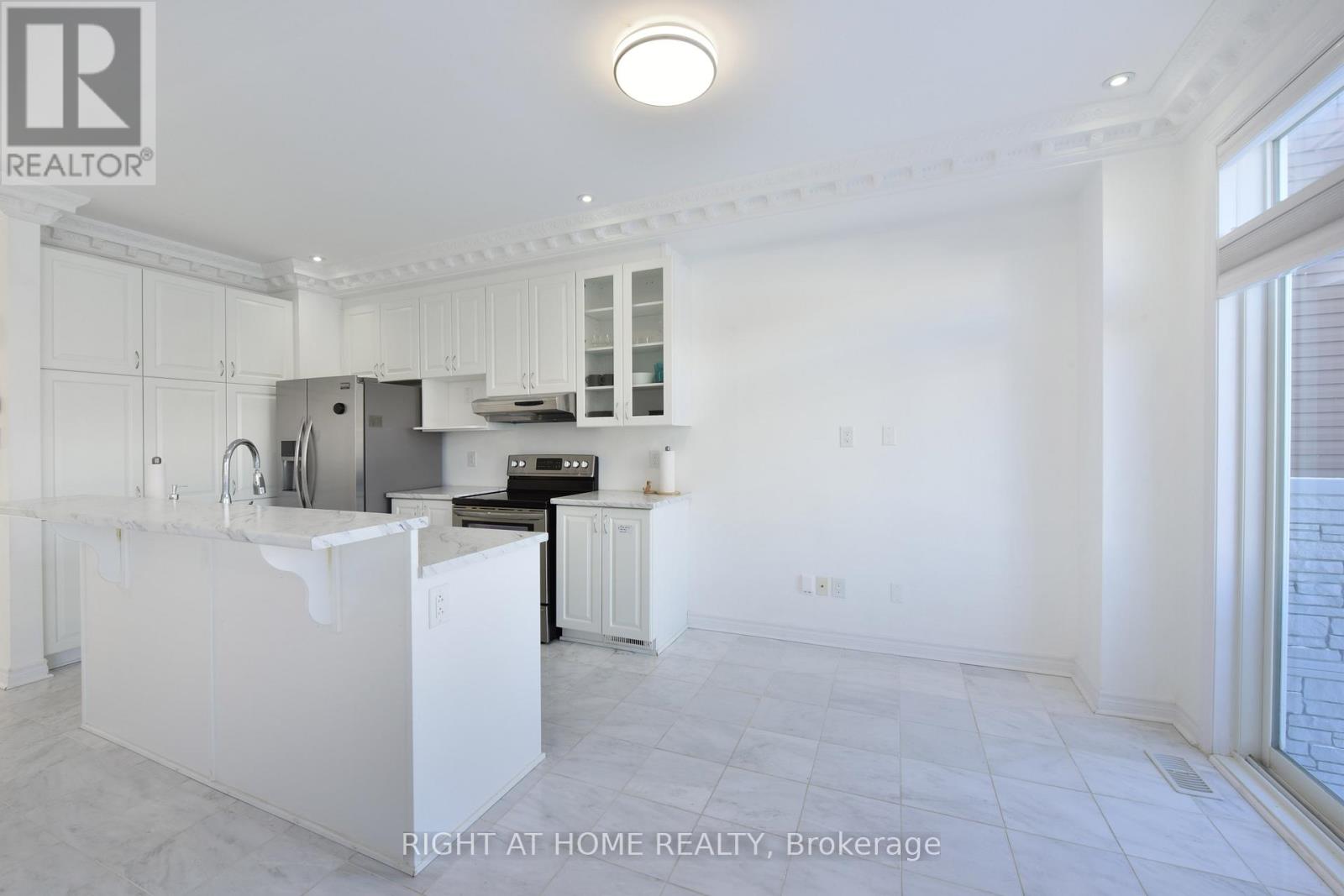 107 Westover Crescent, Ottawa, Ontario  K2T 0K6 - Photo 10 - X12300519