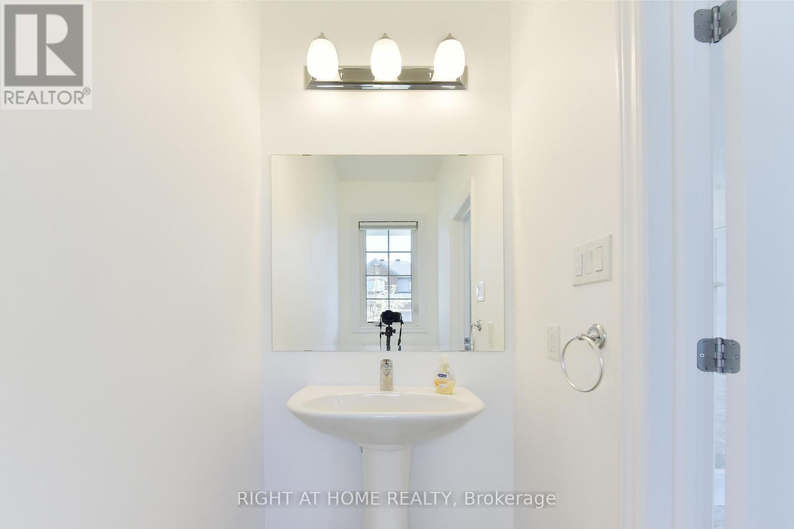 107 Westover Crescent, Ottawa, Ontario  K2T 0K6 - Photo 13 - X12300519