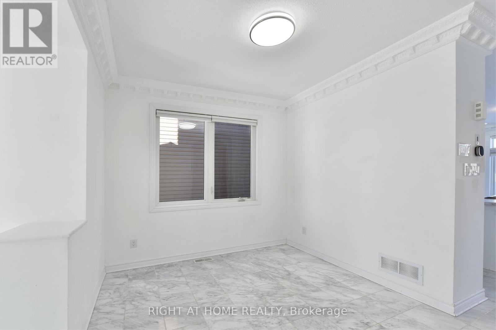 107 Westover Crescent, Ottawa, Ontario  K2T 0K6 - Photo 5 - X12300519