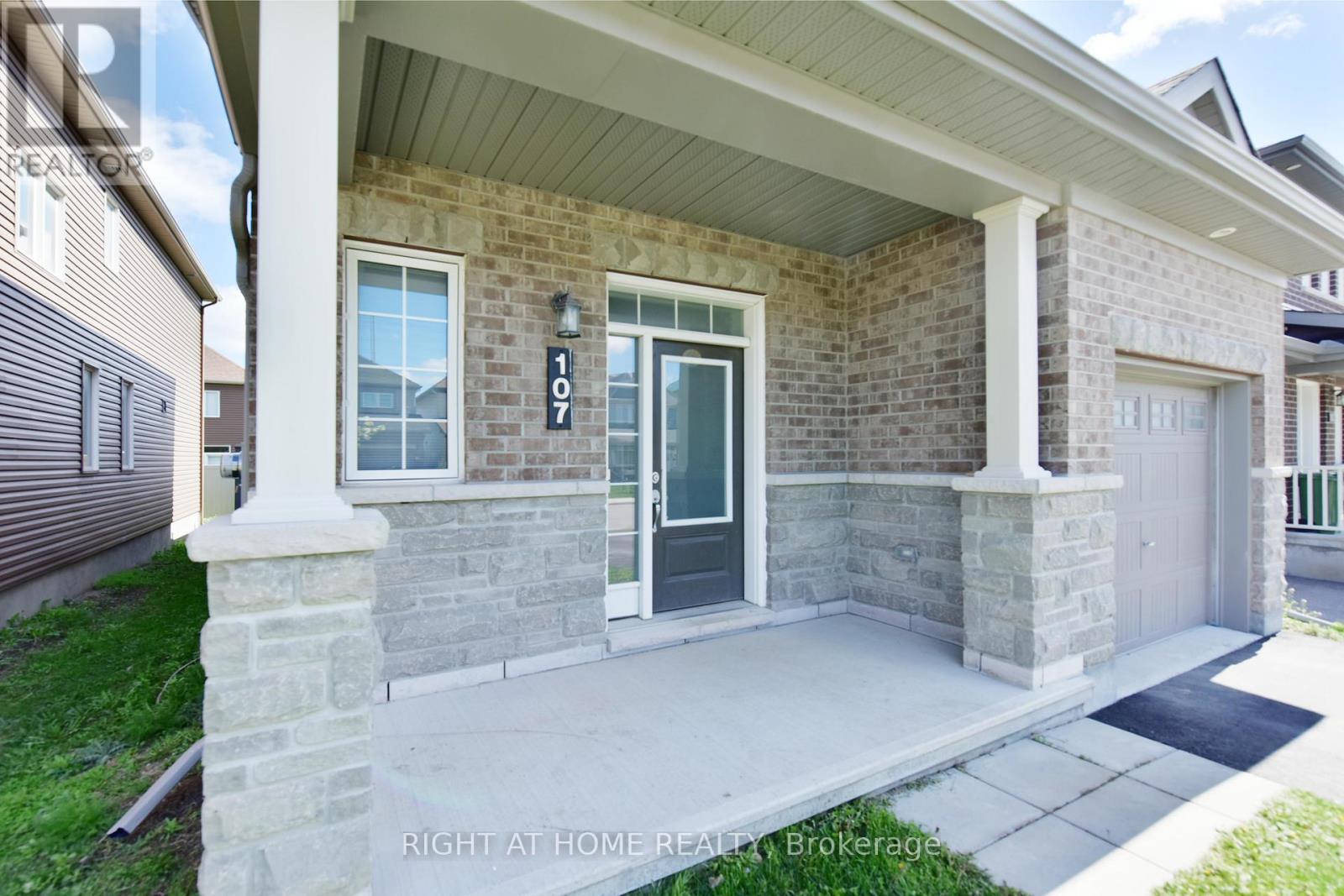 107 Westover Crescent, Ottawa, Ontario  K2T 0K6 - Photo 3 - X12300519