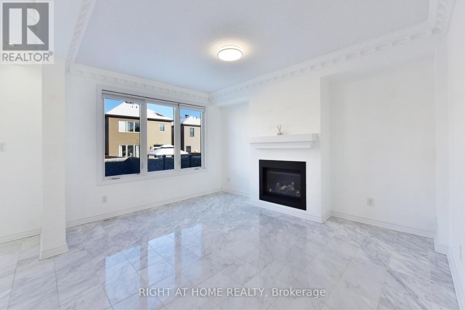 107 Westover Crescent, Ottawa, Ontario  K2T 0K6 - Photo 6 - X12300519