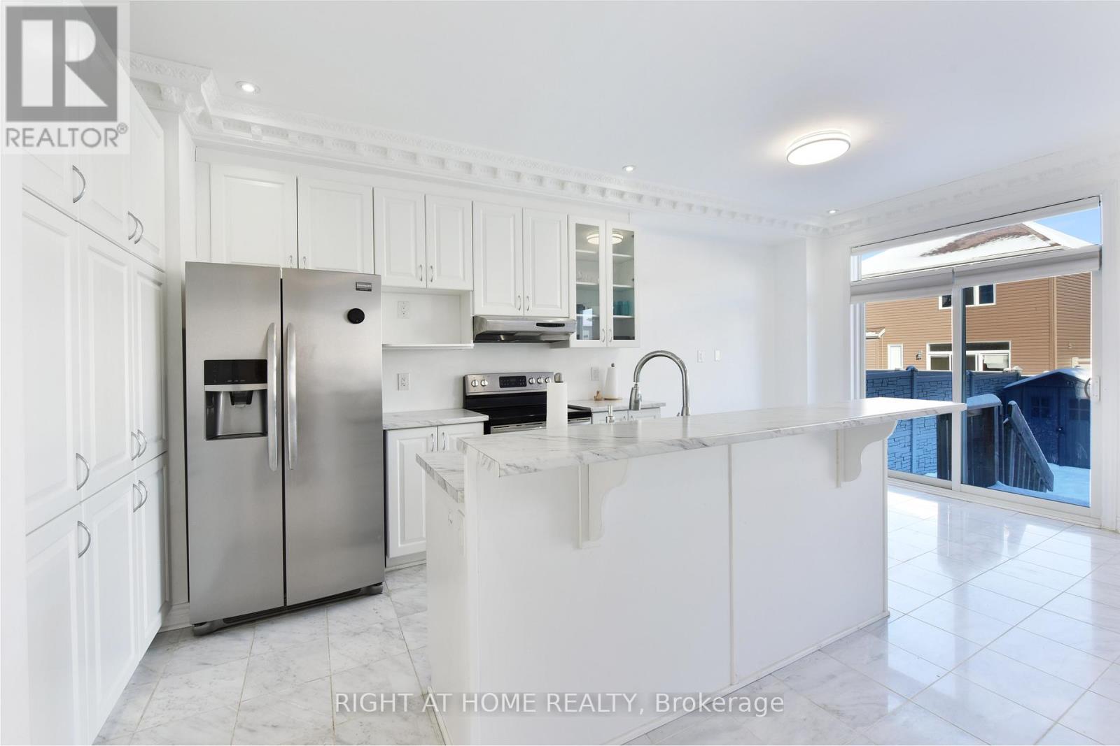 107 Westover Crescent, Ottawa, Ontario  K2T 0K6 - Photo 9 - X12300519