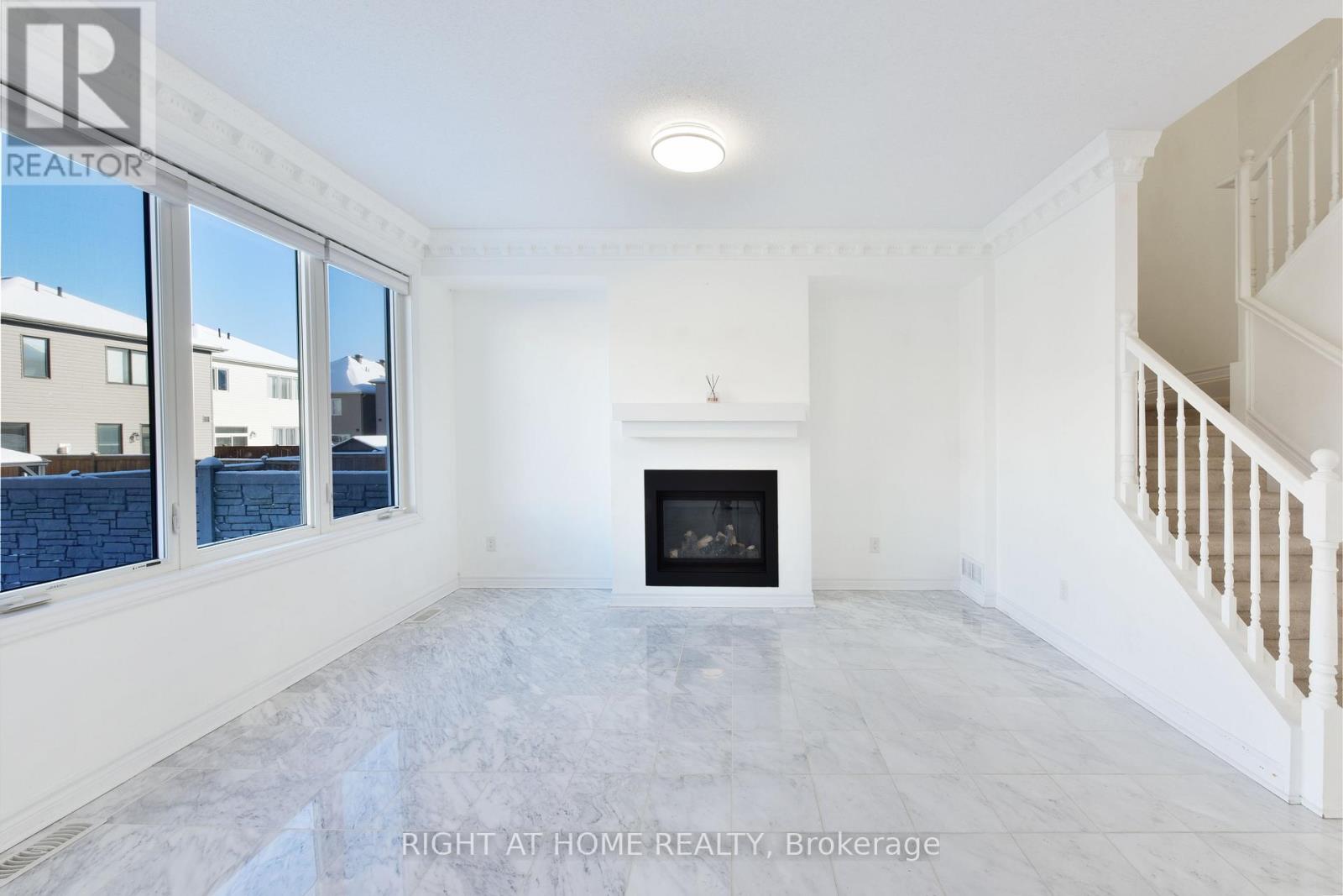 107 Westover Crescent, Ottawa, Ontario  K2T 0K6 - Photo 7 - X12300519