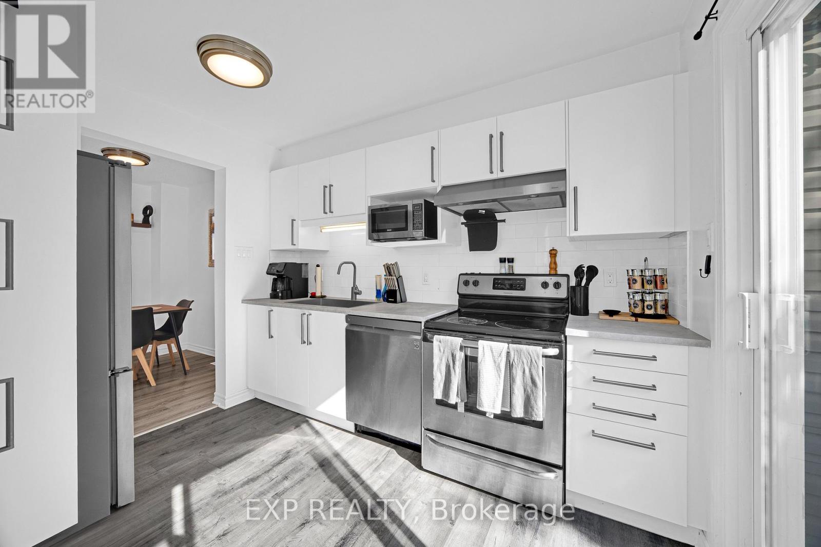 313 Stoneway Drive, Ottawa, Ontario  K2G 6E7 - Photo 9 - X12558728