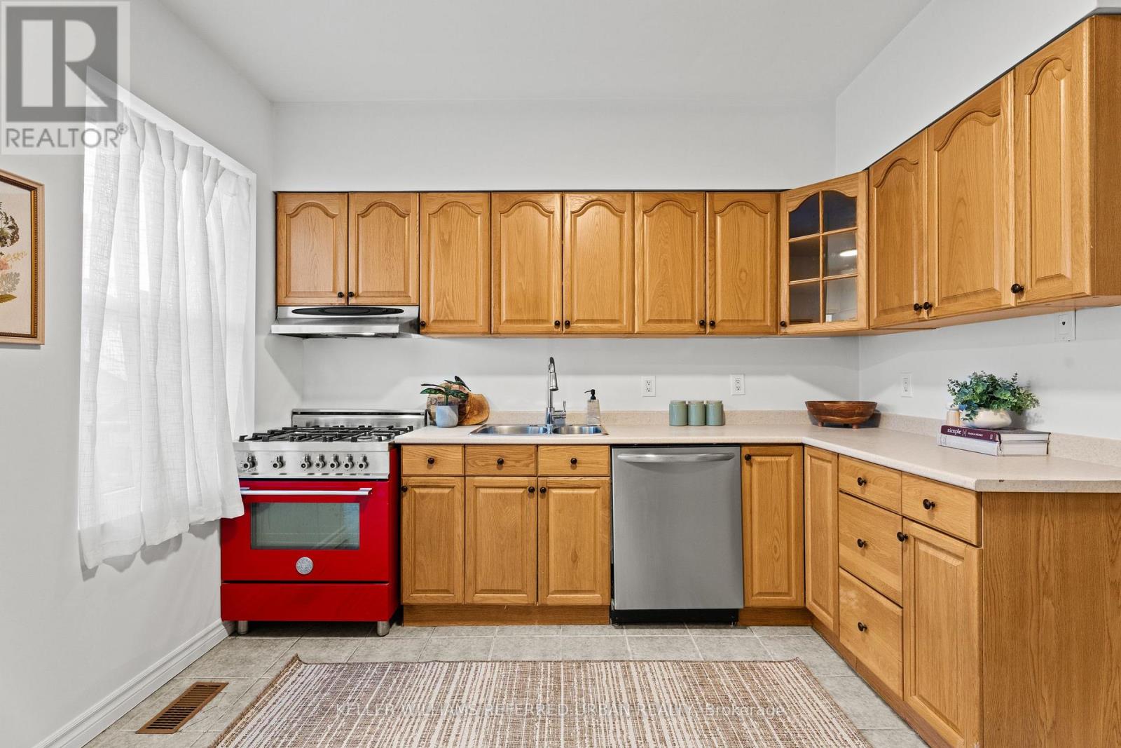 166 Essex Street, Toronto (Dovercourt-Wallace Emerson-Junction), Ontario  M6G 1T5 - Photo 13 - W12636050