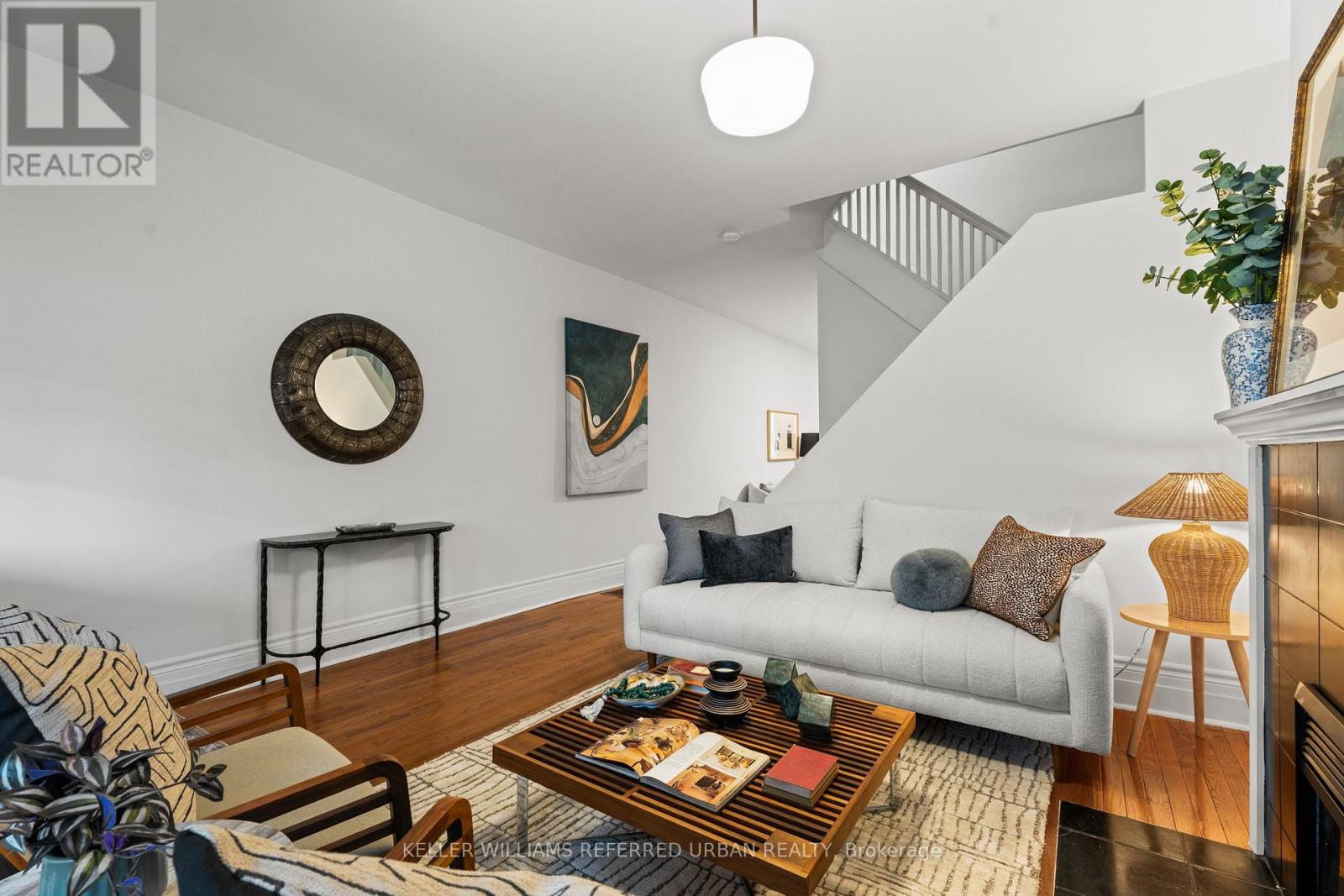 166 Essex Street, Toronto (Dovercourt-Wallace Emerson-Junction), Ontario  M6G 1T5 - Photo 8 - W12636050