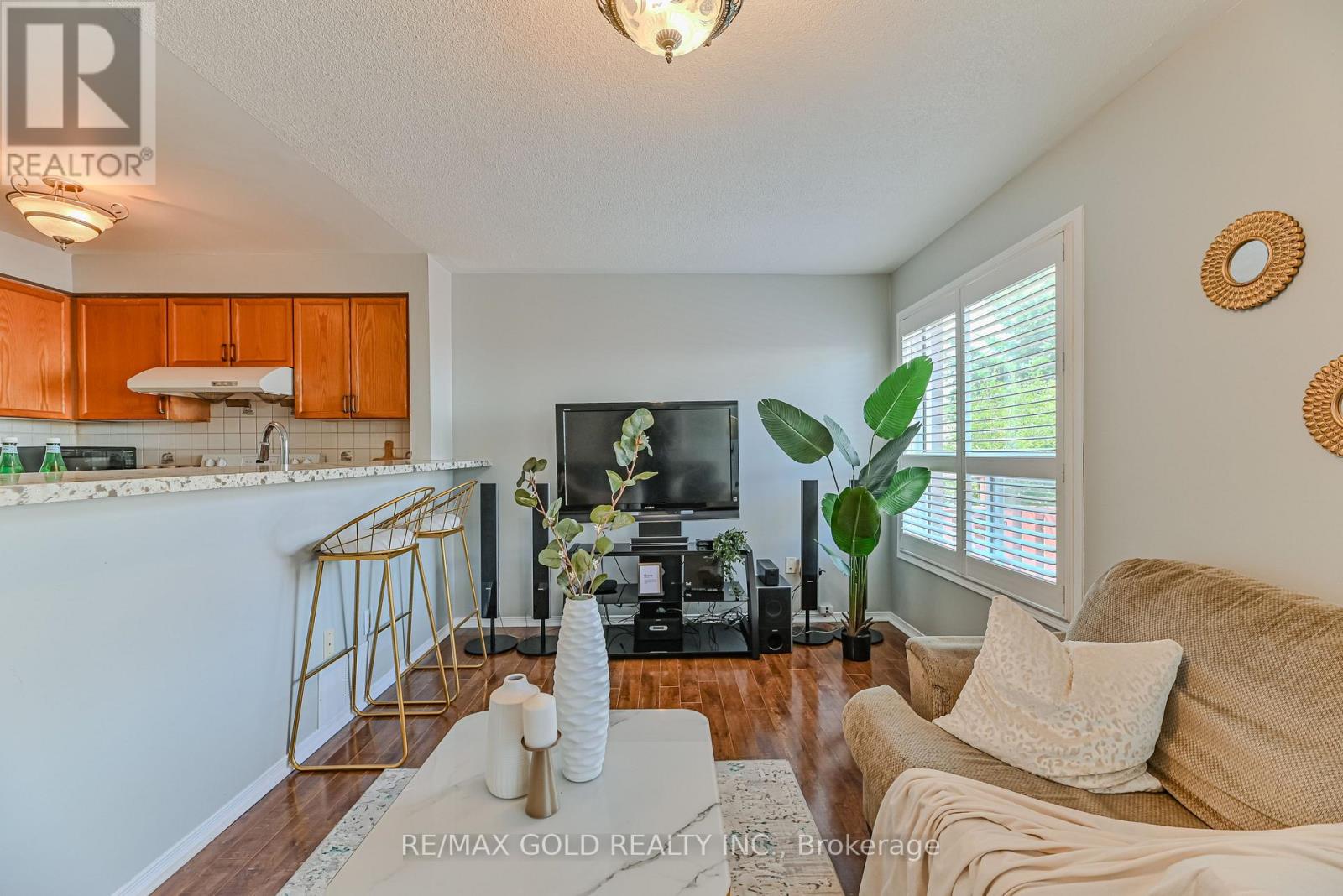 125 Bunchberry Way, Brampton, Ontario  L6R 2E7 - Photo 10 - W12636078