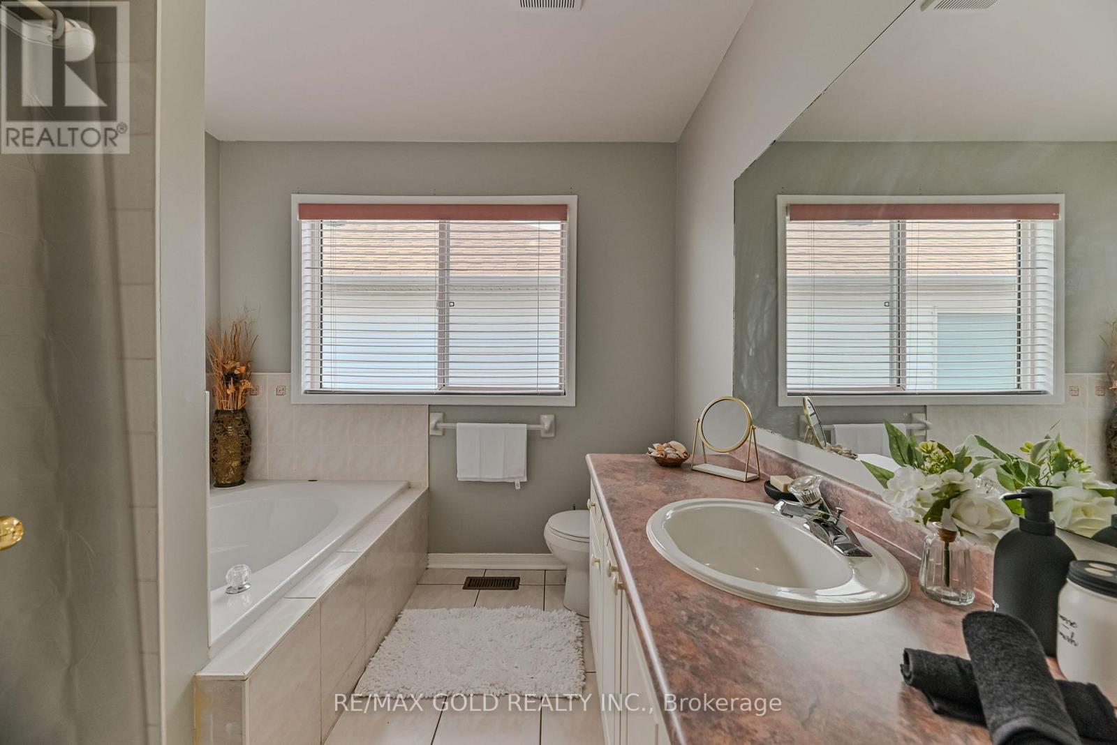 125 Bunchberry Way, Brampton, Ontario  L6R 2E7 - Photo 23 - W12636078