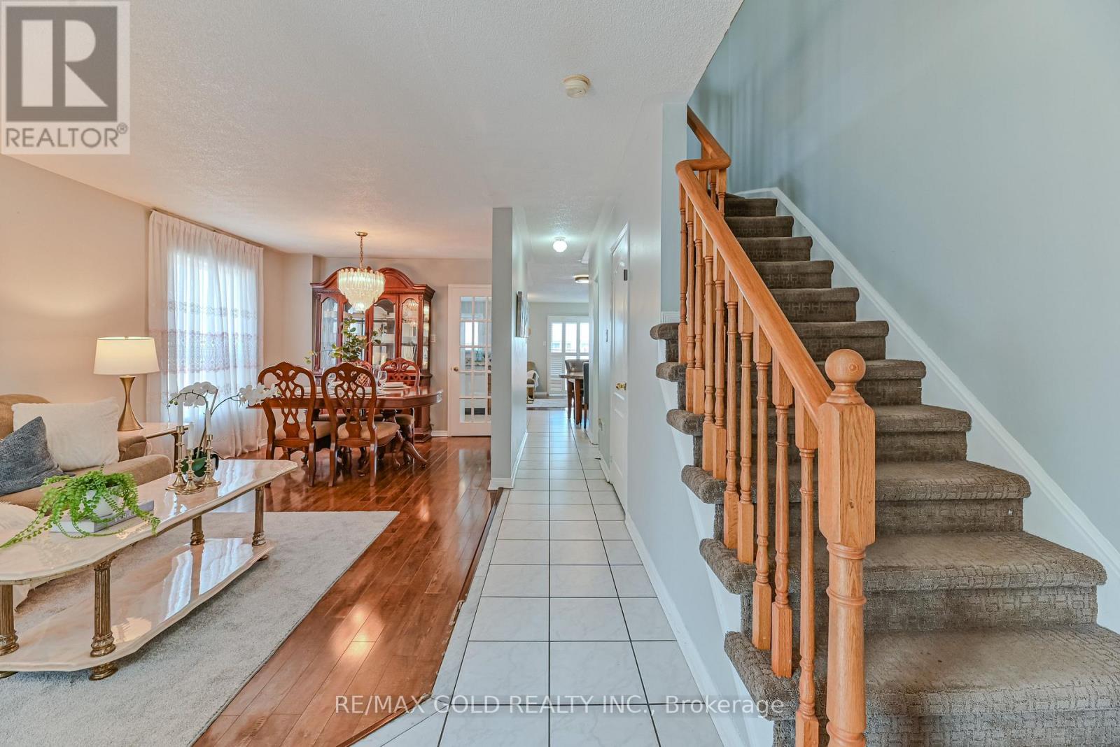 125 Bunchberry Way, Brampton, Ontario  L6R 2E7 - Photo 4 - W12636078