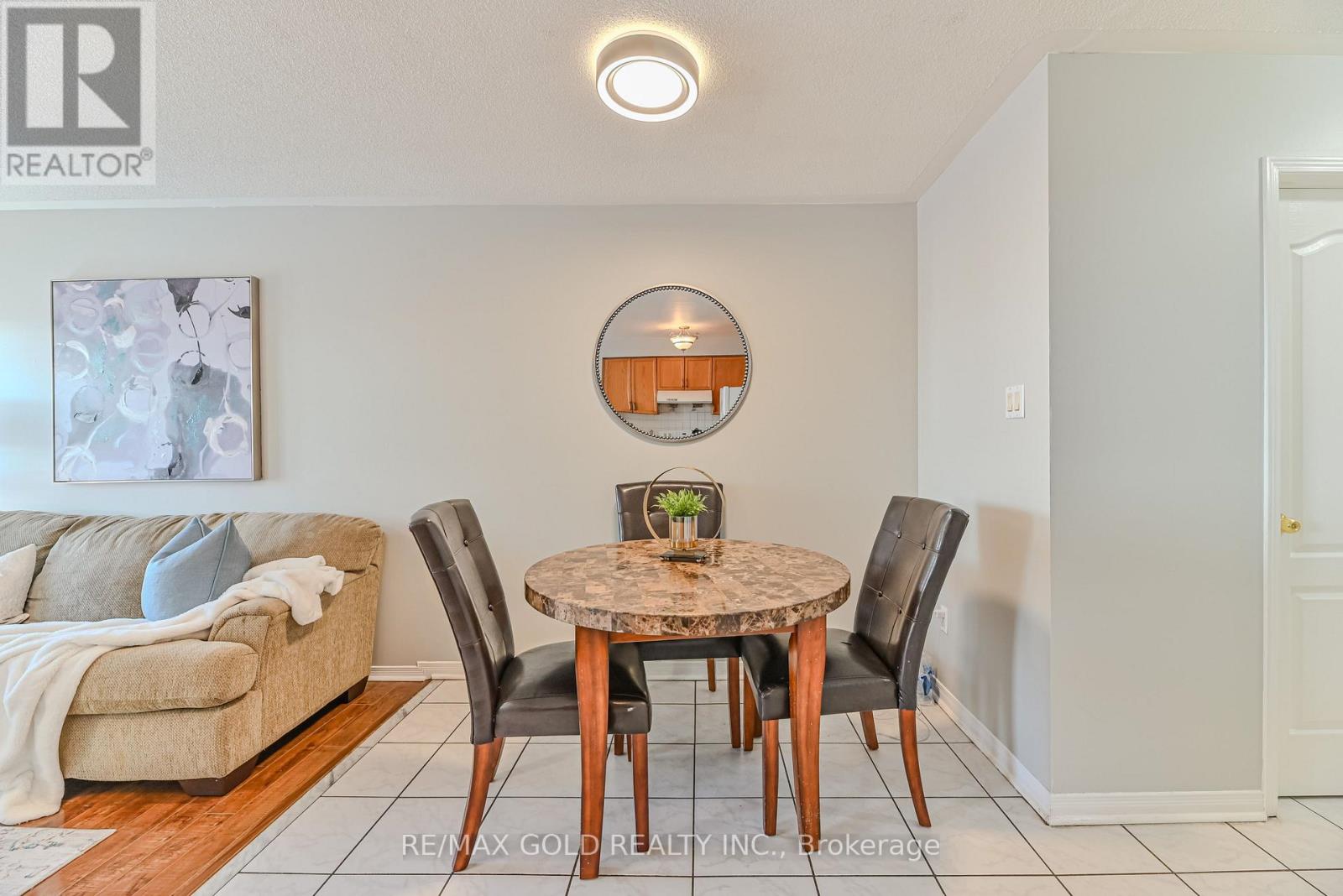 125 Bunchberry Way, Brampton, Ontario  L6R 2E7 - Photo 7 - W12636078