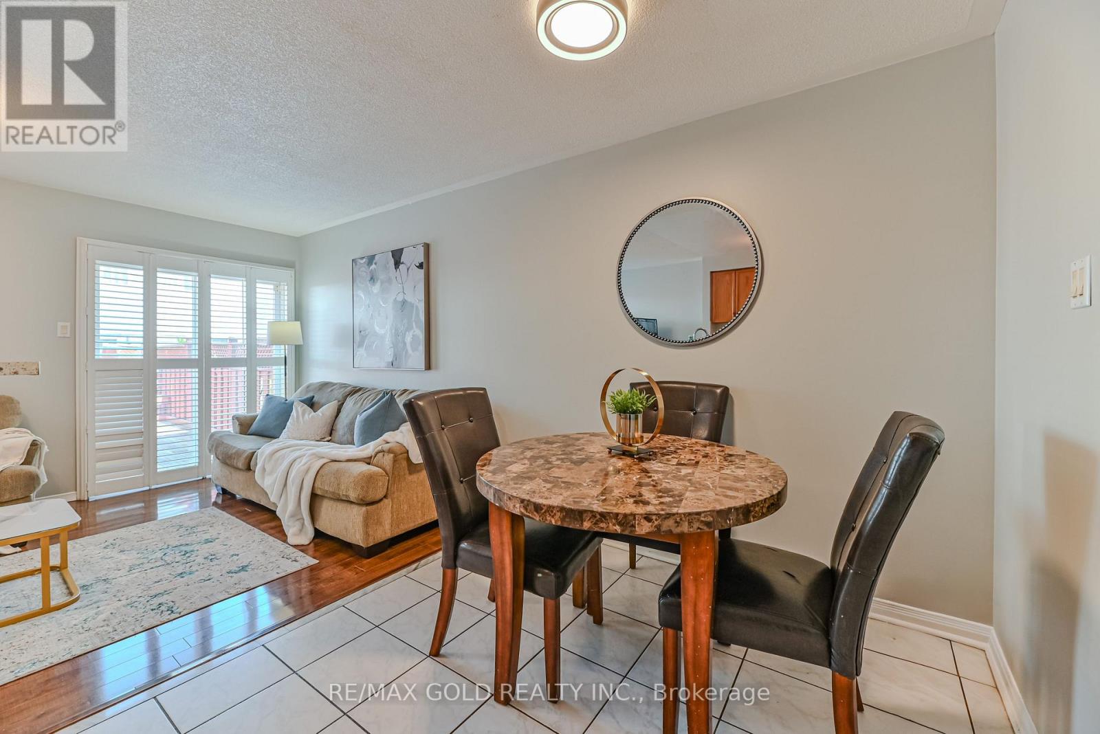 125 Bunchberry Way, Brampton, Ontario  L6R 2E7 - Photo 8 - W12636078