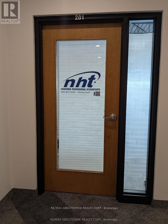 201 - 3475 Rebecca Street, Oakville (Qe Queen Elizabeth), Ontario  L6L 0H3 - Photo 2 - W12636144