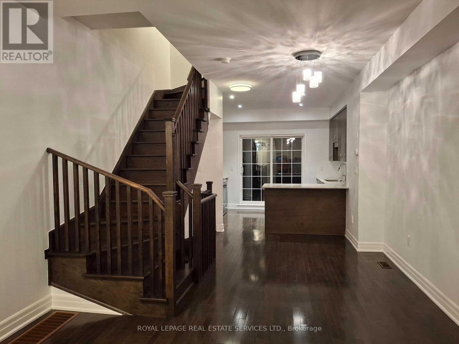 15 - 8 Windermere Avenue, Toronto, Ontario  M6S 3J1 - Photo 2 - W12636154