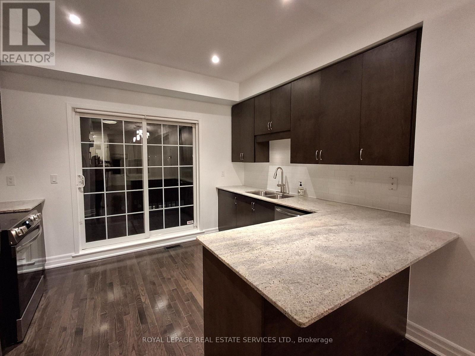 15 - 8 Windermere Avenue, Toronto, Ontario  M6S 3J1 - Photo 5 - W12636154