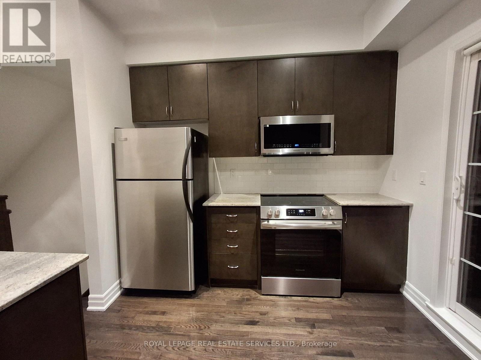 15 - 8 Windermere Avenue, Toronto, Ontario  M6S 3J1 - Photo 6 - W12636154