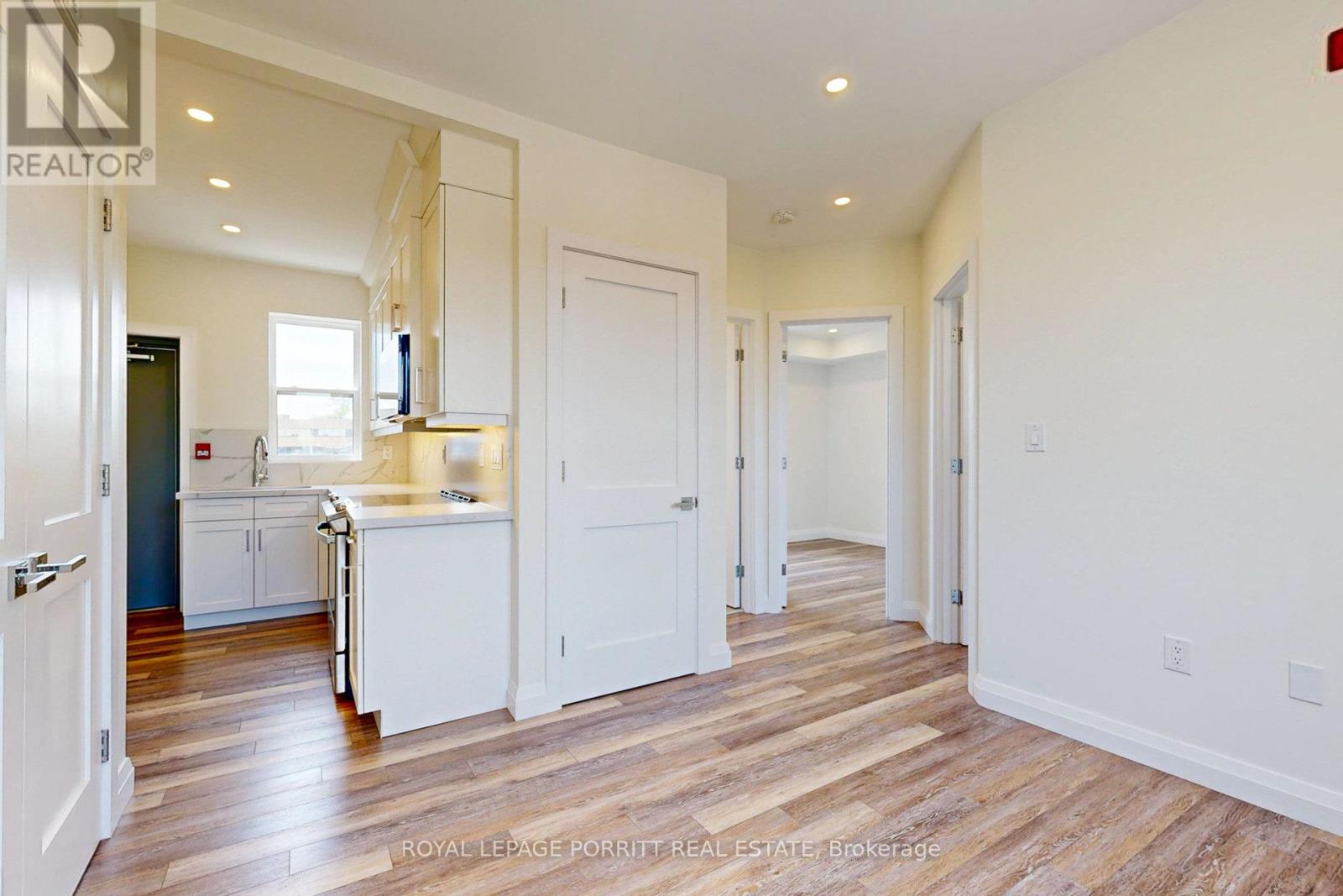 #5 - 254 Armadale Avenue, Toronto, Ontario  M6S 3X4 - Photo 7 - W12636164