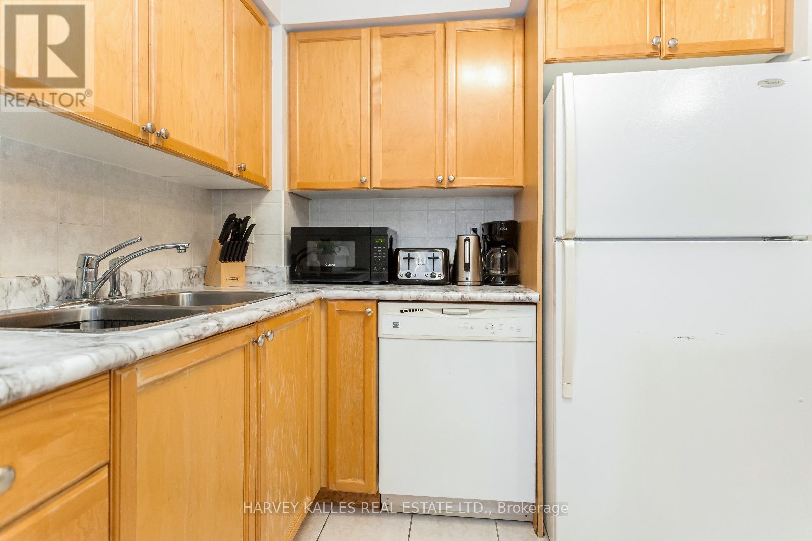 1626 - 3888 Duke Of York Boulevard, Mississauga (City Centre), Ontario  L5B 4P5 - Photo 15 - W12636196