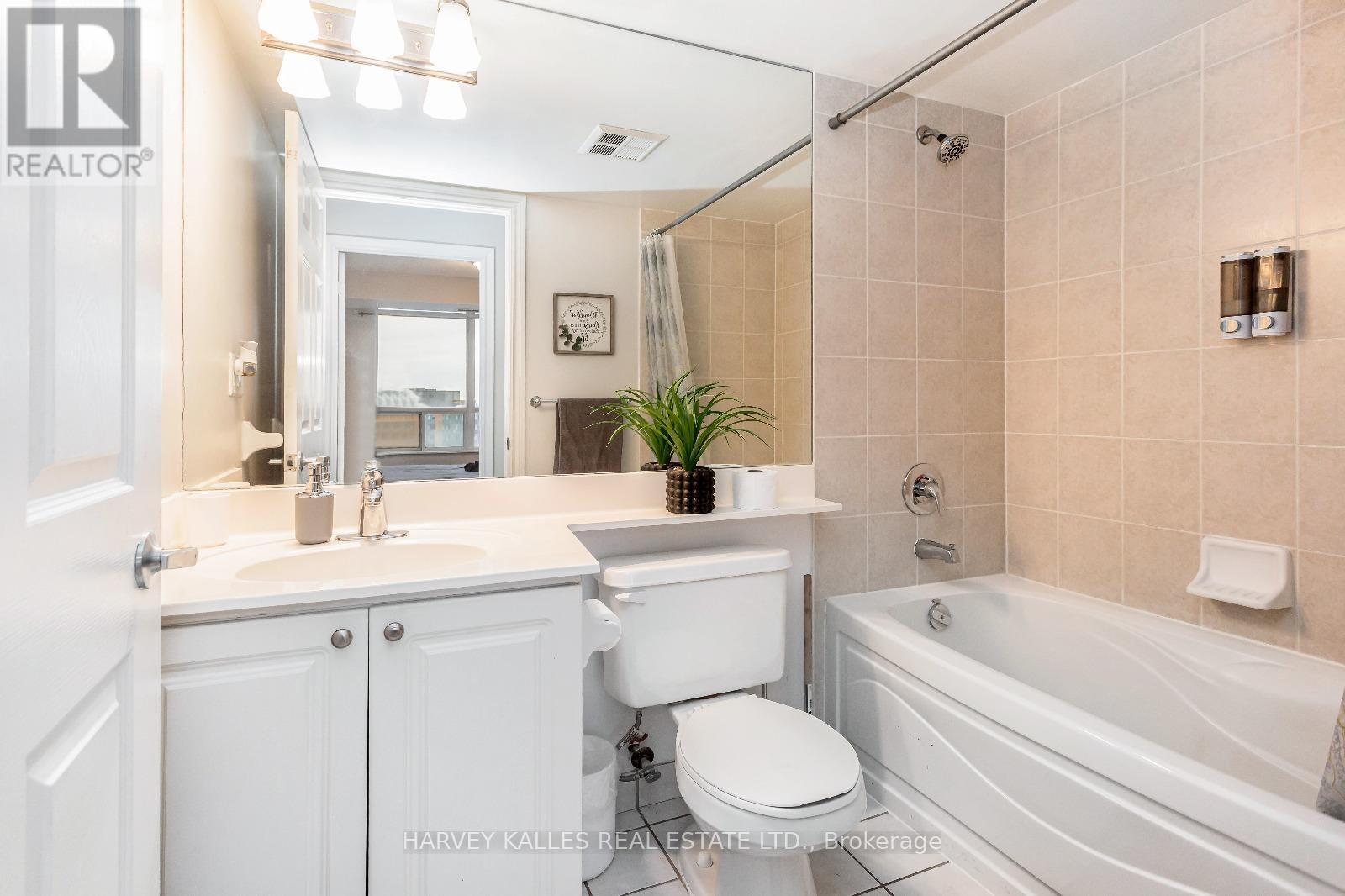 1626 - 3888 Duke Of York Boulevard, Mississauga (City Centre), Ontario  L5B 4P5 - Photo 21 - W12636196