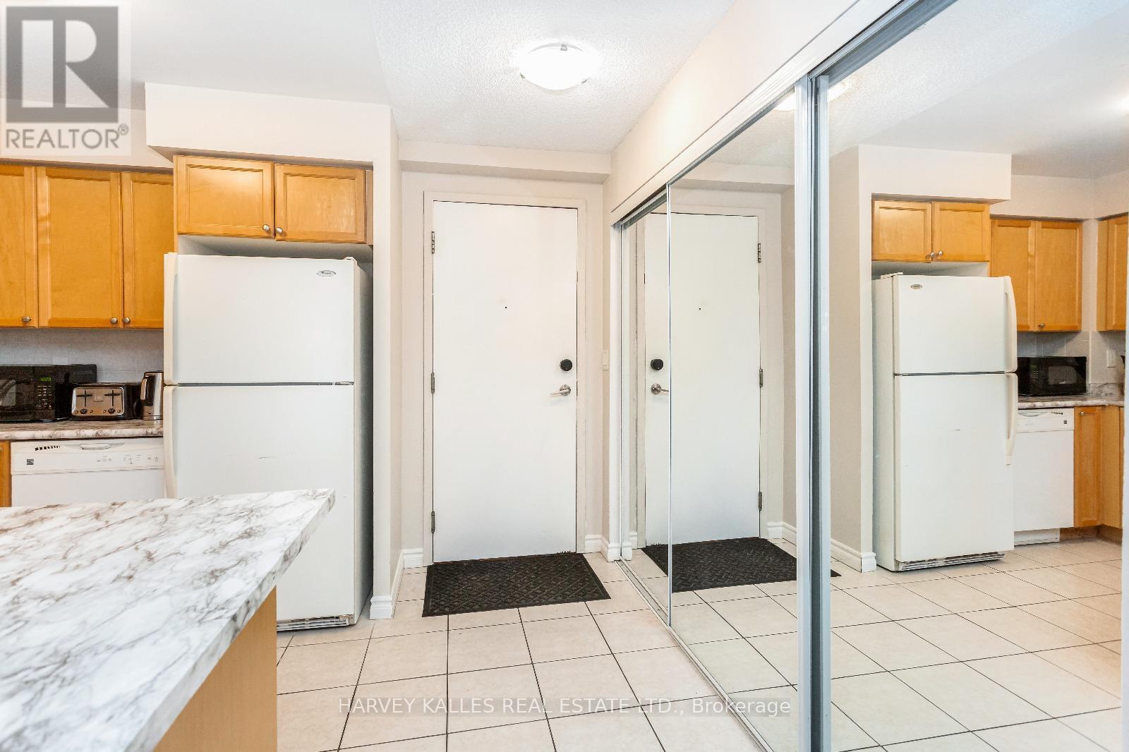 1626 - 3888 Duke Of York Boulevard, Mississauga (City Centre), Ontario  L5B 4P5 - Photo 29 - W12636196