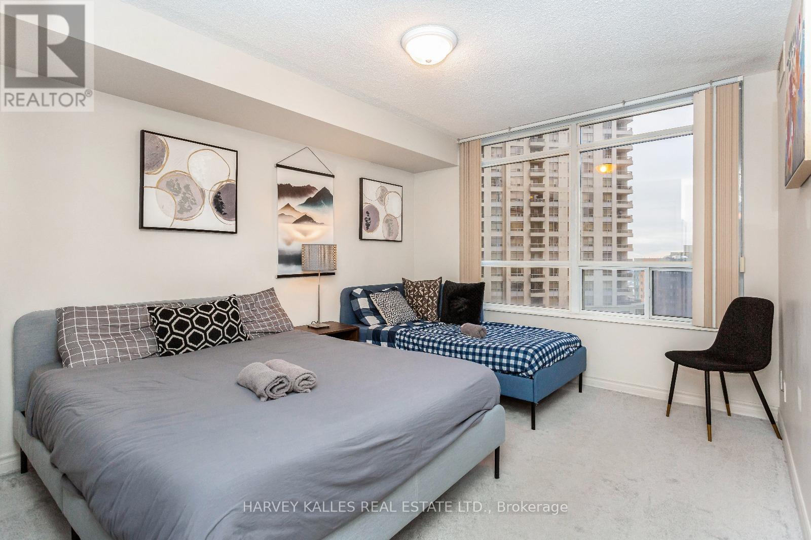 1626 - 3888 Duke Of York Boulevard, Mississauga (City Centre), Ontario  L5B 4P5 - Photo 4 - W12636196