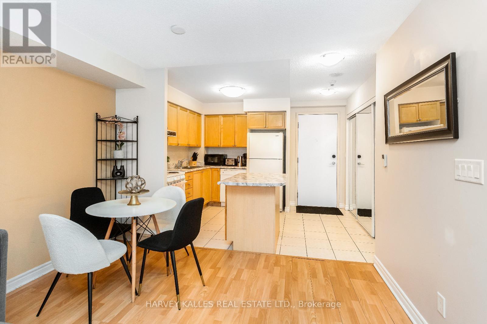 1626 - 3888 Duke Of York Boulevard, Mississauga (City Centre), Ontario  L5B 4P5 - Photo 8 - W12636196