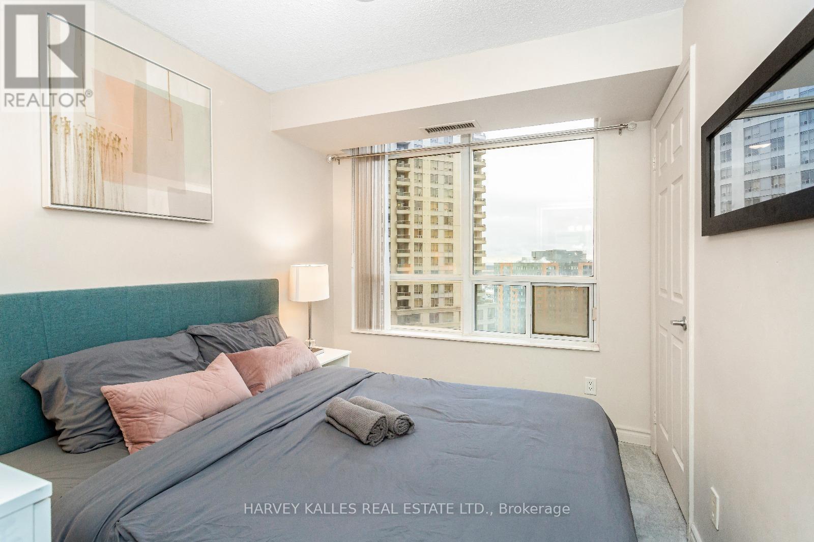 1626 - 3888 Duke Of York Boulevard, Mississauga (City Centre), Ontario  L5B 4P5 - Photo 9 - W12636196