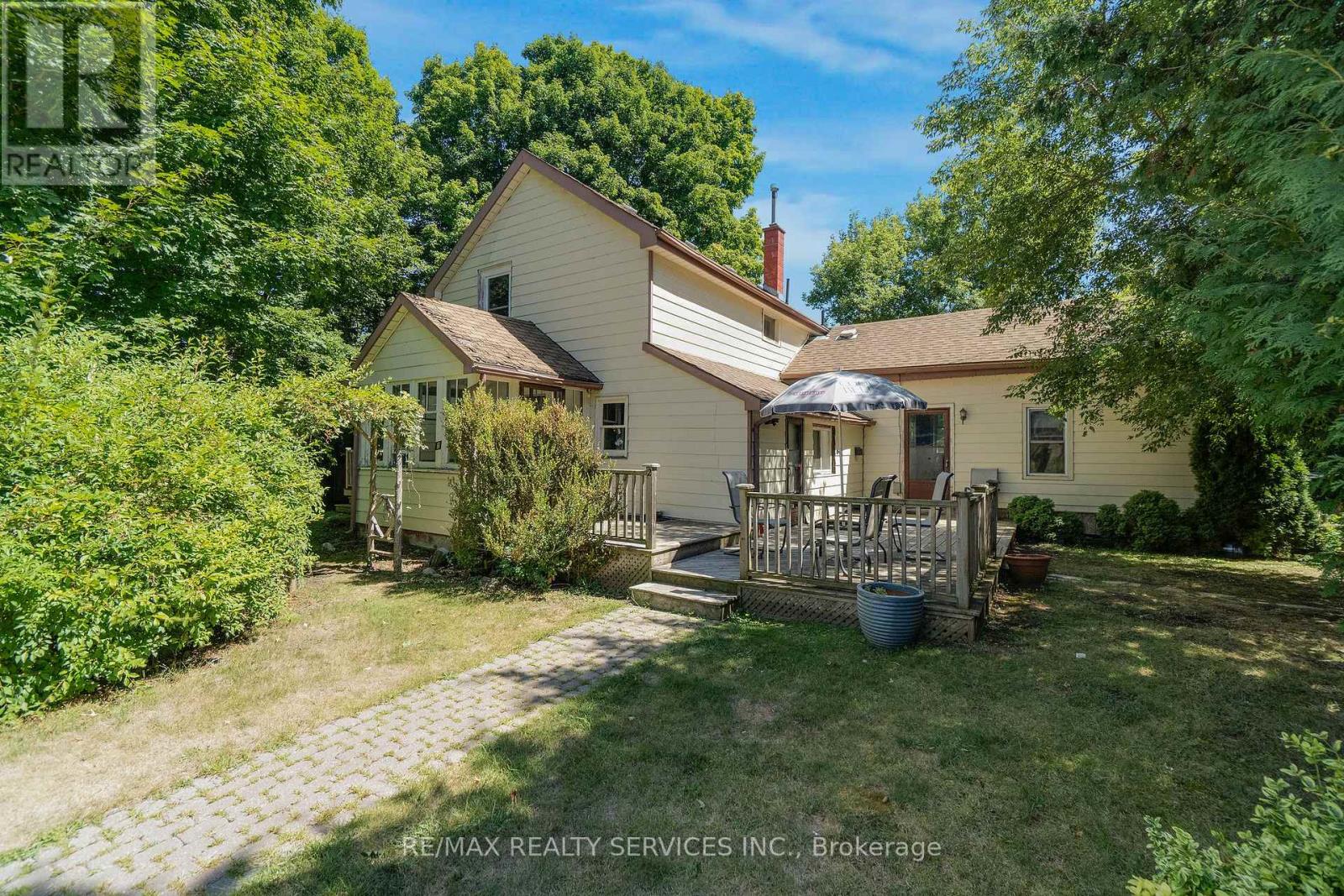 2 Parsons Avenue, Caledon (Caledon East), Ontario  L7C 1G1 - Photo 4 - W12636206