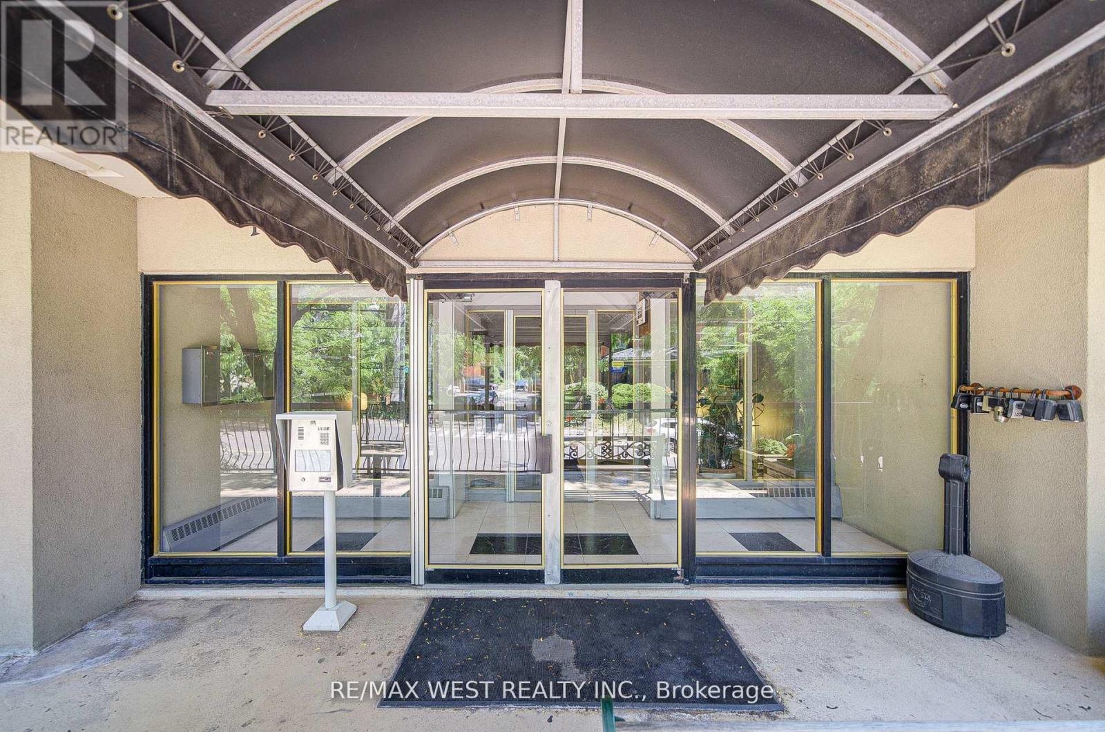 104 - 101 Queen Street S, Hamilton, Ontario  L8P 3R9 - Photo 2 - X12579920