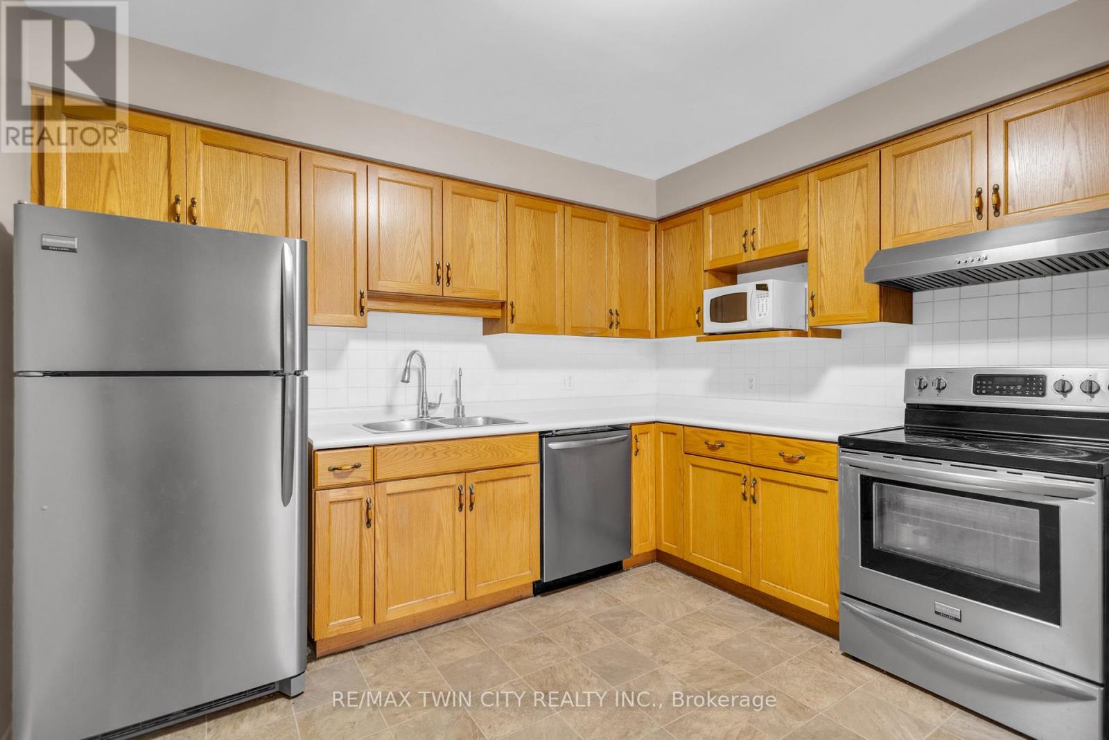 28 Ridgeway Crescent, Kitchener, Ontario  N2E 3M3 - Photo 12 - X12636080