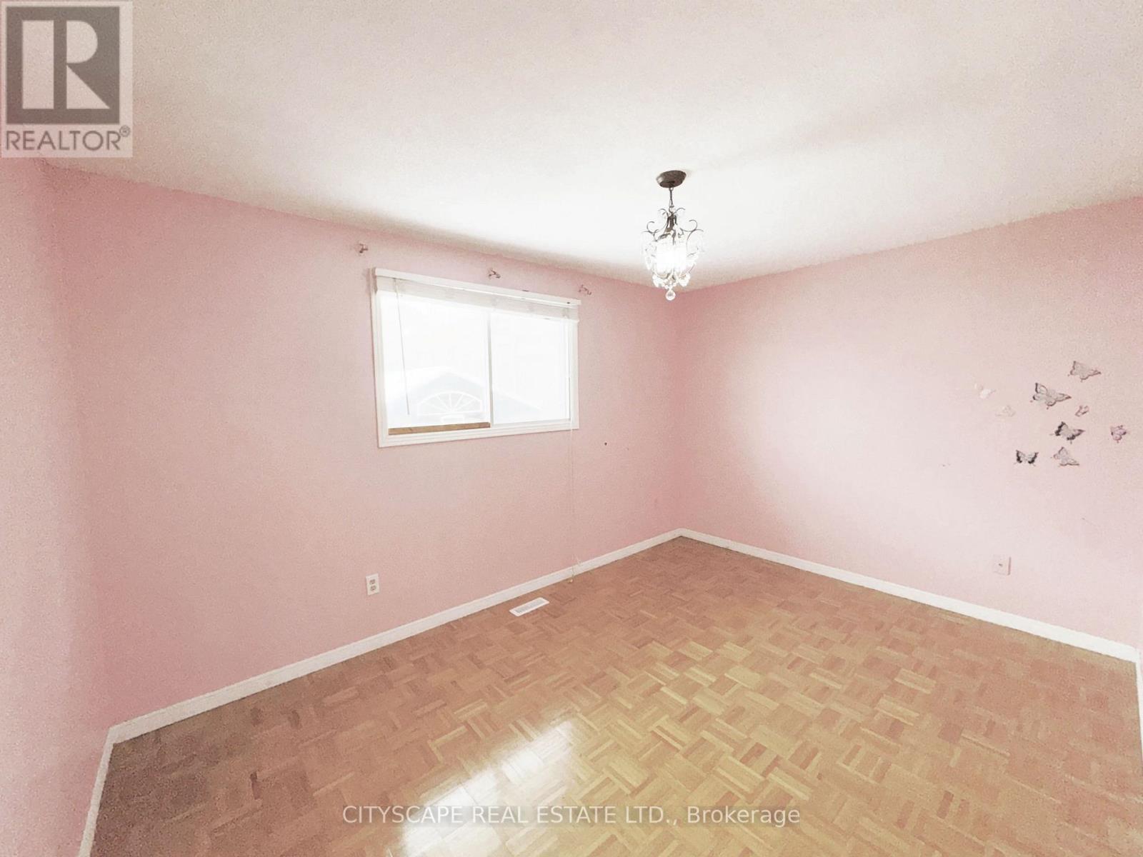 7 Quincy Court, Hamilton (Quinndale), Ontario  L8W 2T4 - Photo 18 - X12636128