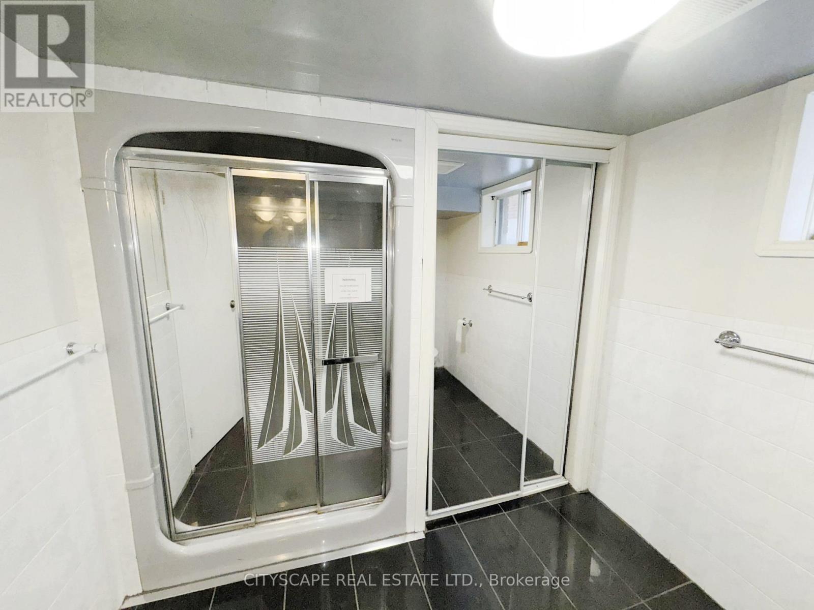 7 Quincy Court, Hamilton (Quinndale), Ontario  L8W 2T4 - Photo 35 - X12636128