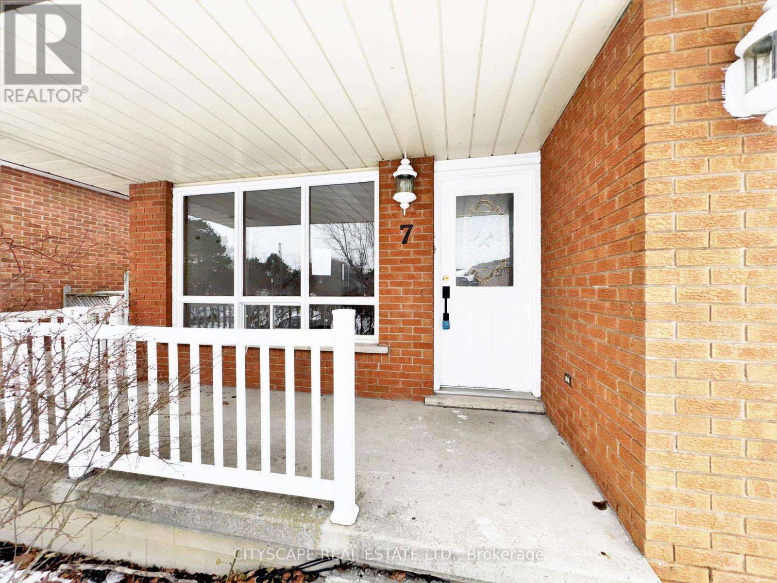 7 Quincy Court, Hamilton (Quinndale), Ontario  L8W 2T4 - Photo 4 - X12636128