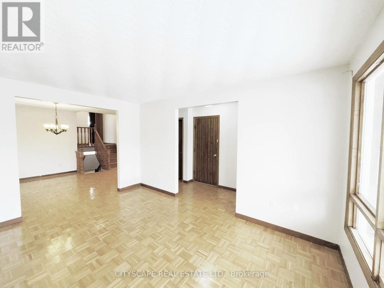 7 Quincy Court, Hamilton (Quinndale), Ontario  L8W 2T4 - Photo 6 - X12636128