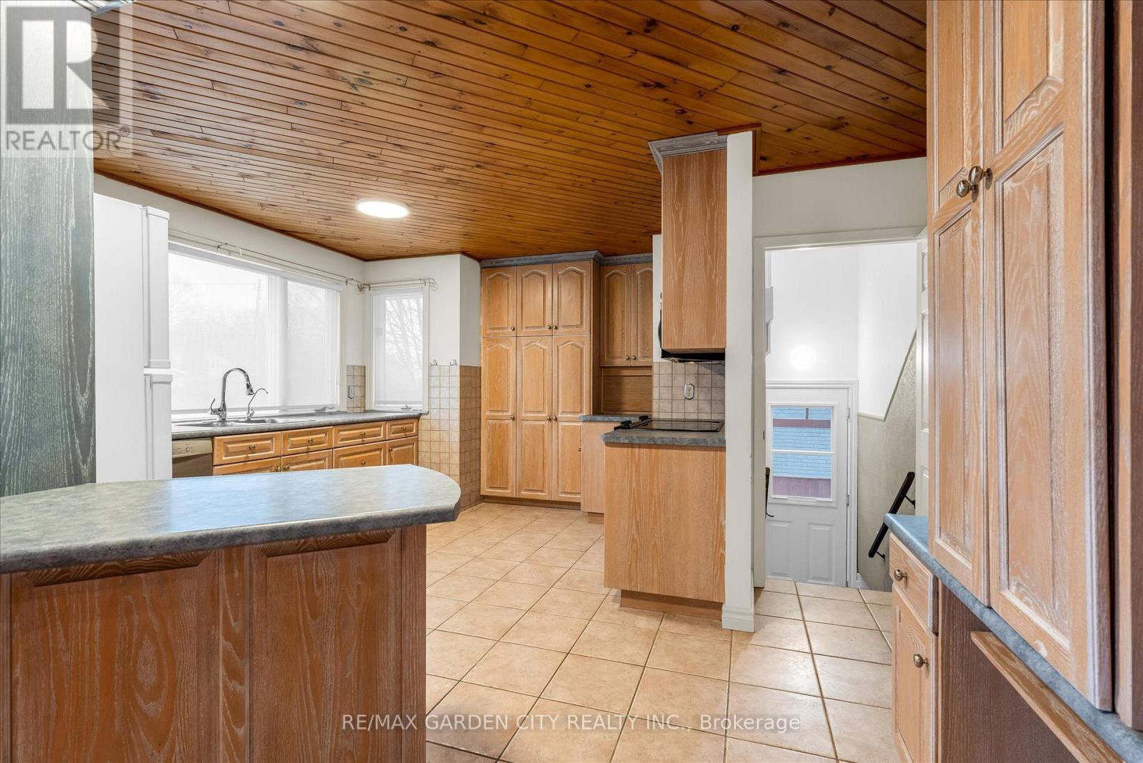 17 Marilyn Street, Grimsby, Ontario  L3M 1V3 - Photo 5 - X12636136