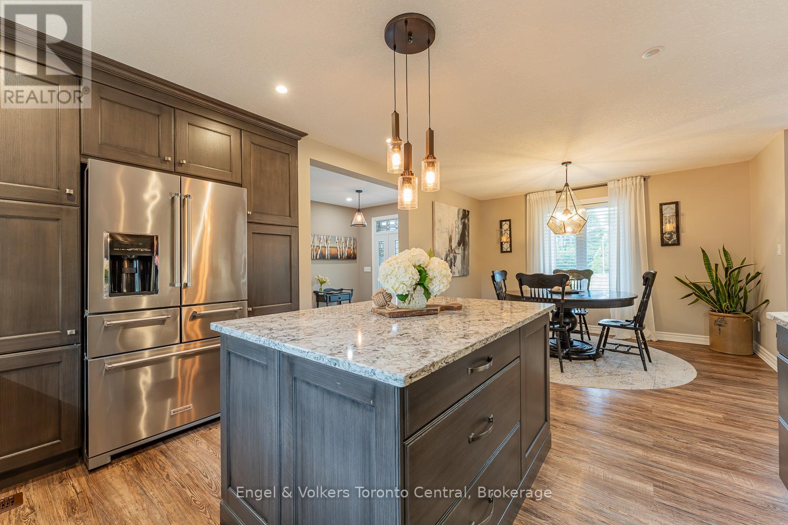 242 Somers Street, Georgian Bluffs, Ontario  N4K 6V5 - Photo 13 - X12047467