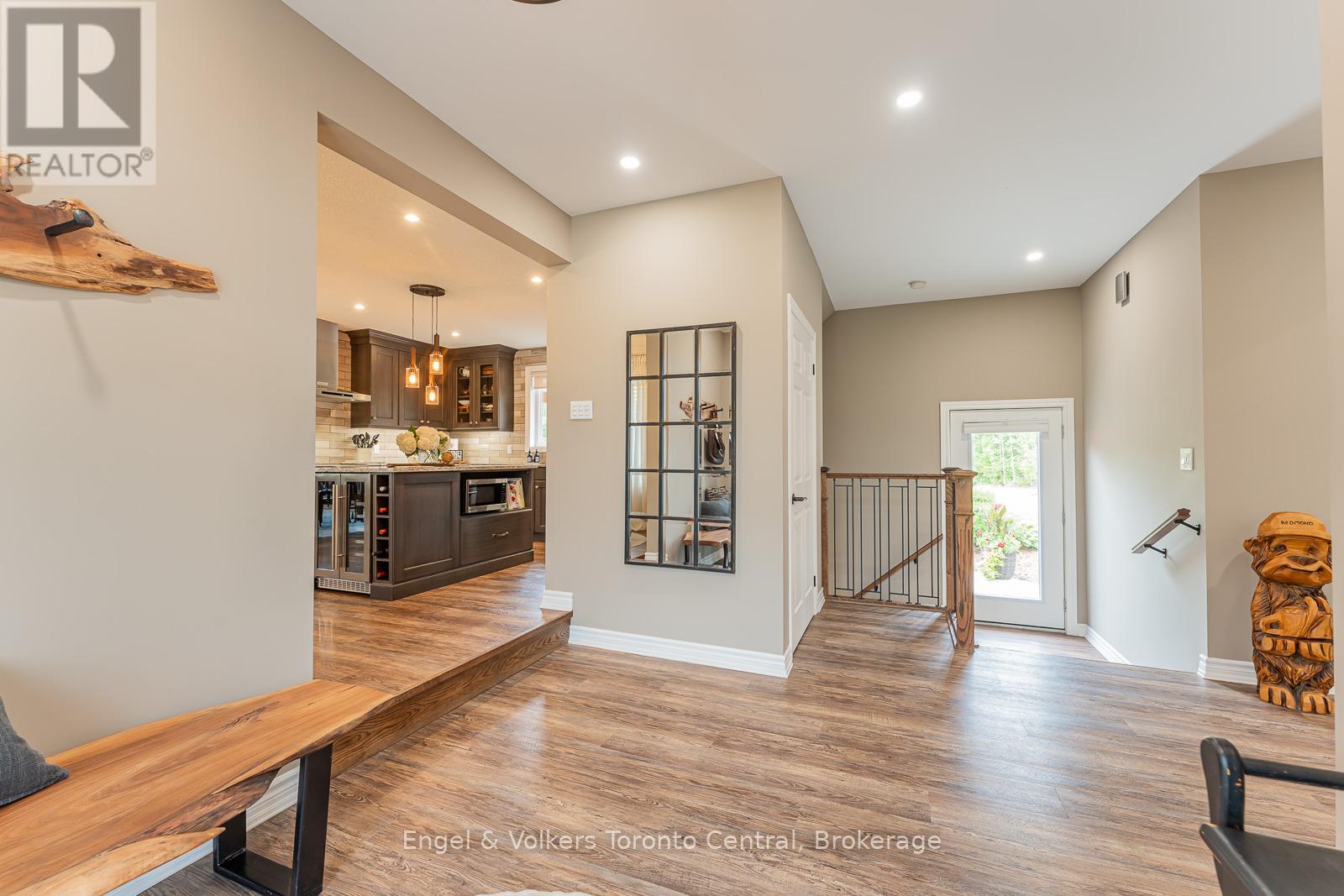 242 Somers Street, Georgian Bluffs, Ontario  N4K 6V5 - Photo 10 - X12047467