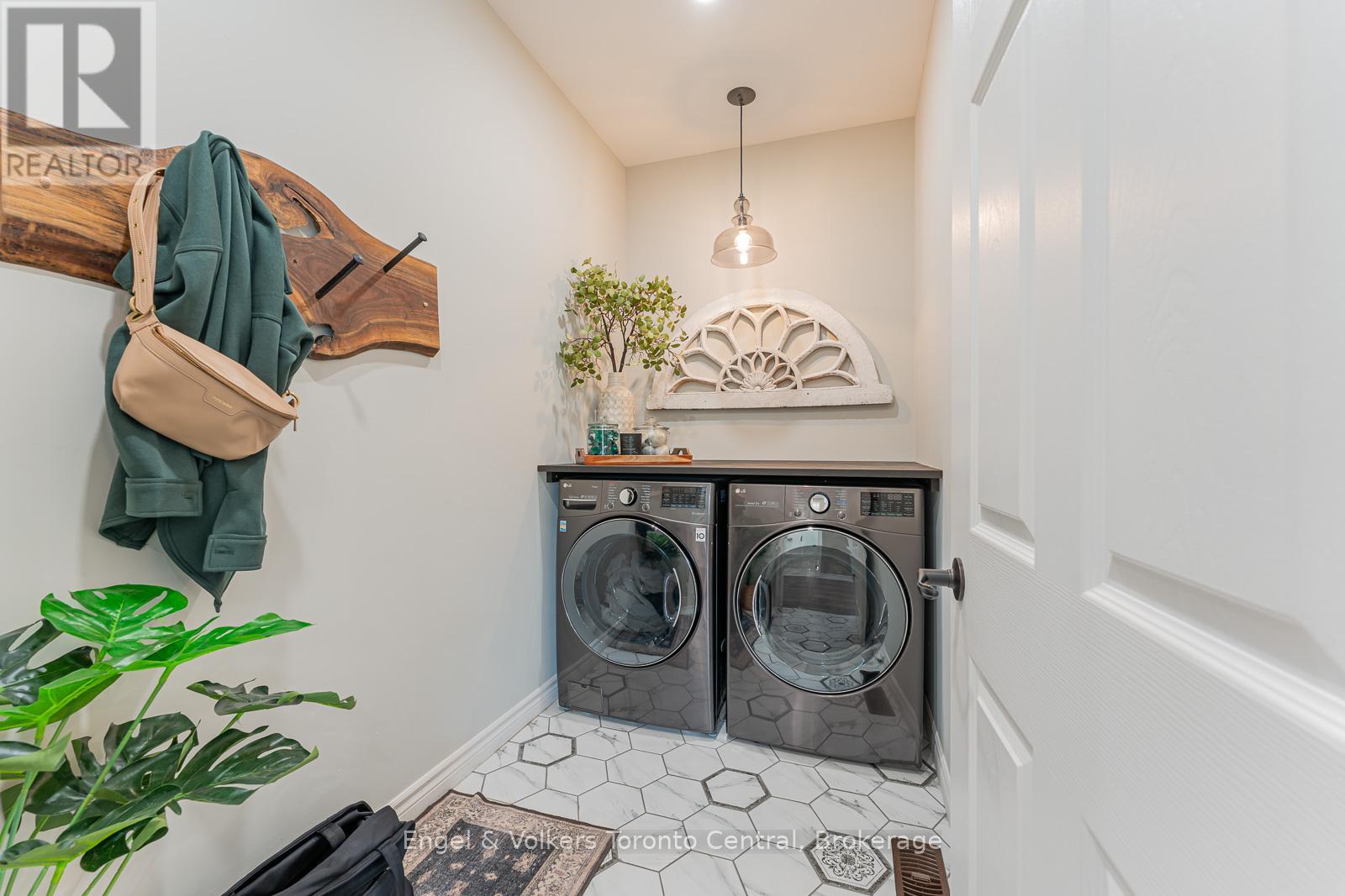 242 Somers Street, Georgian Bluffs, Ontario  N4K 6V5 - Photo 27 - X12047467