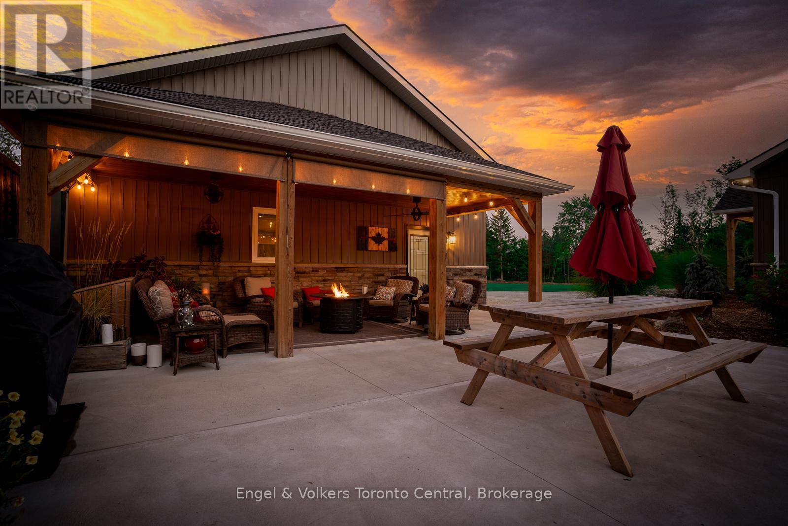 242 Somers Street, Georgian Bluffs, Ontario  N4K 6V5 - Photo 47 - X12047467