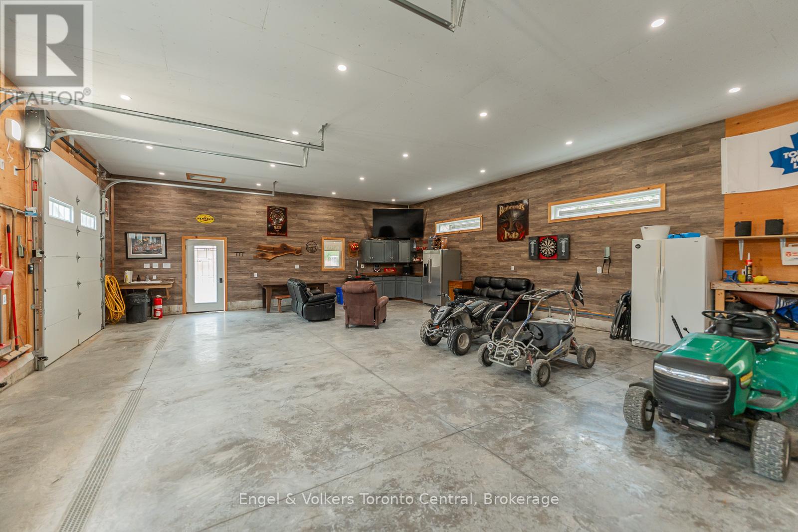 242 Somers Street, Georgian Bluffs, Ontario  N4K 6V5 - Photo 45 - X12047467