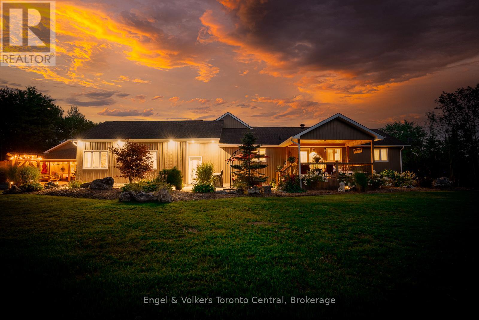 242 Somers Street, Georgian Bluffs, Ontario  N4K 6V5 - Photo 49 - X12047467