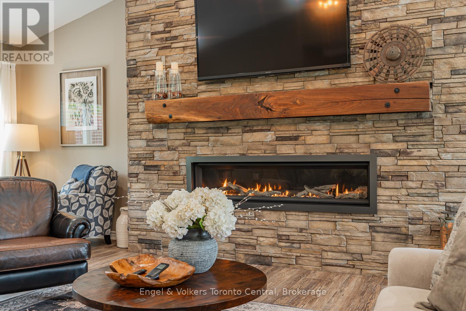 242 Somers Street, Georgian Bluffs, Ontario  N4K 6V5 - Photo 32 - X12047467