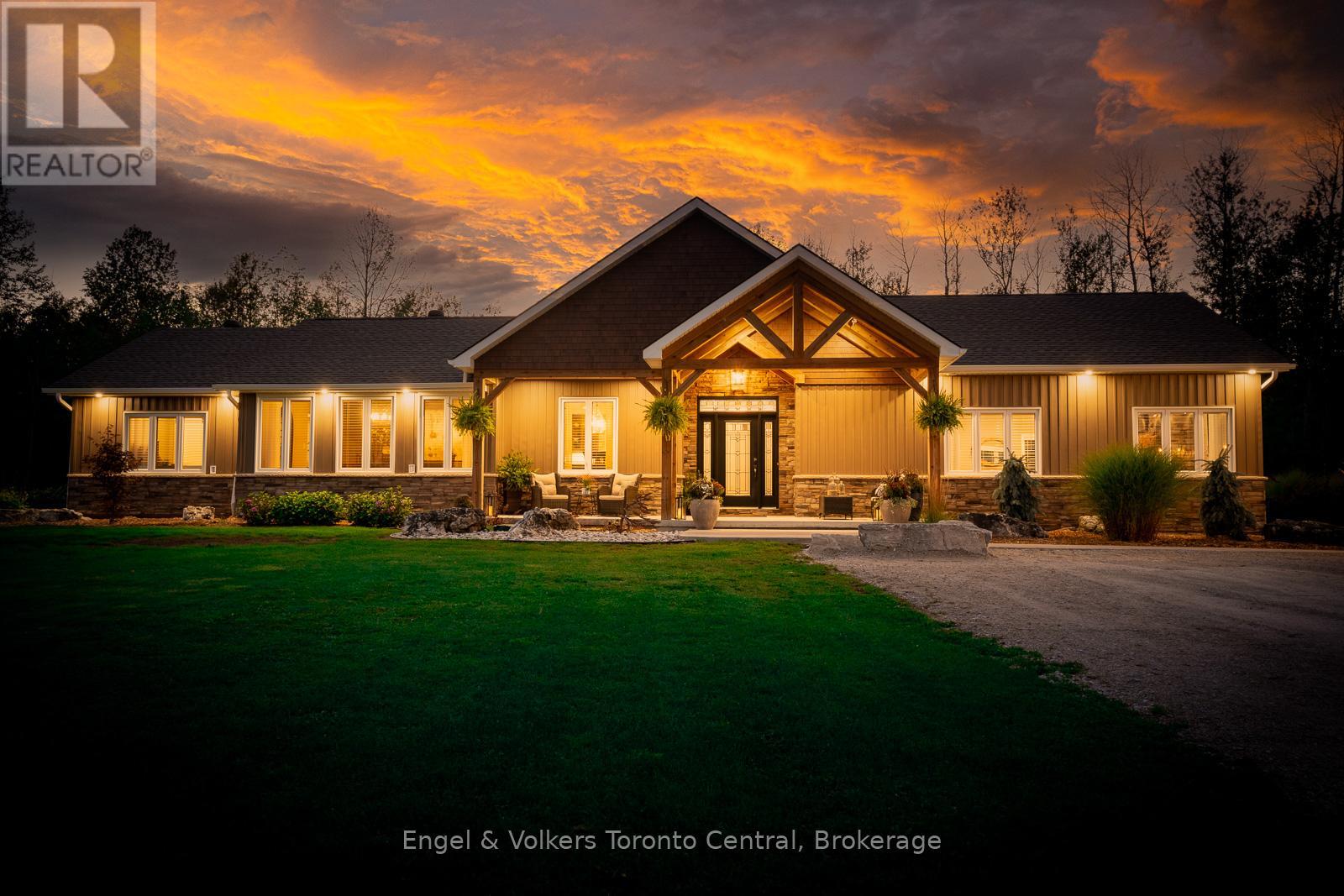 242 Somers Street, Georgian Bluffs, Ontario  N4K 6V5 - Photo 5 - X12047467