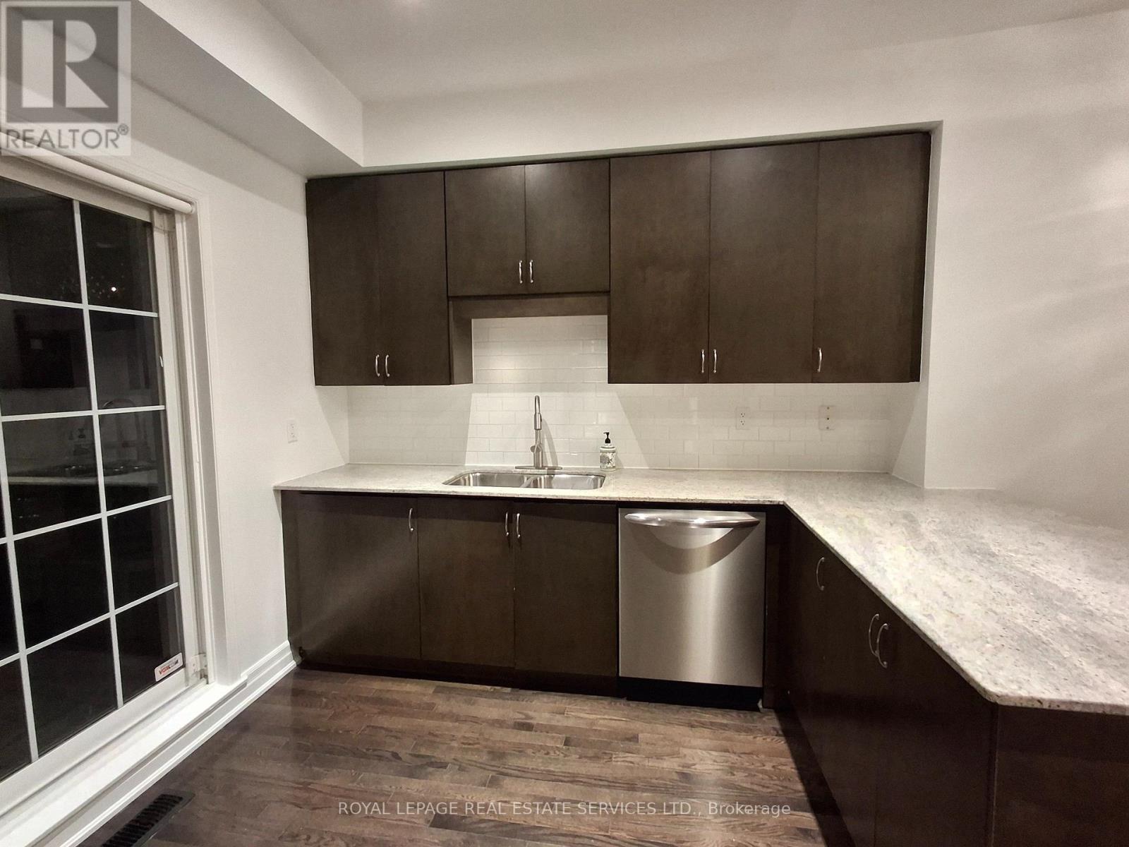 15 - 8 Windermere Avenue, Toronto, Ontario  M6S 3J1 - Photo 7 - W12636154