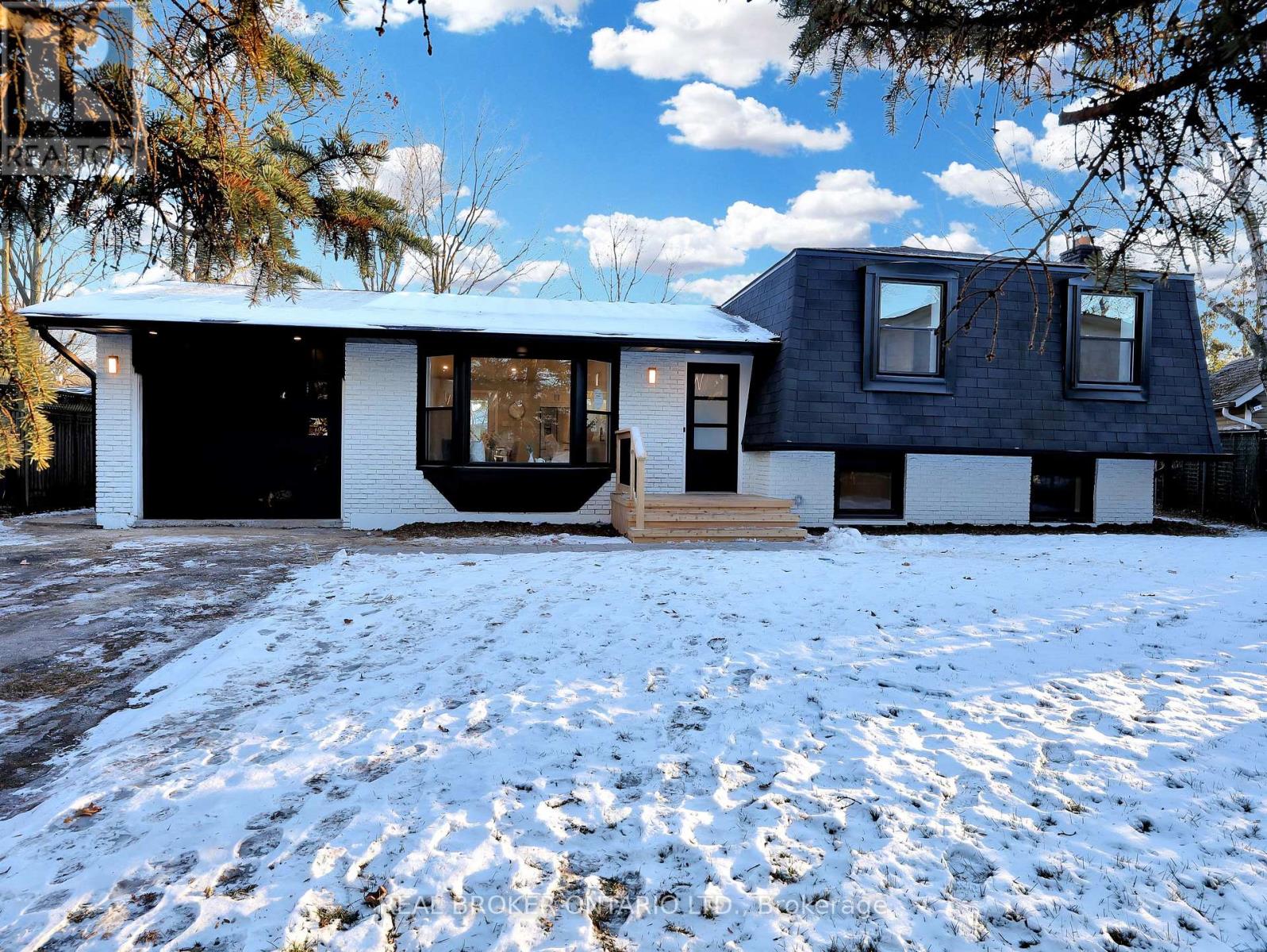 3406 Putter Place, Burlington, Ontario  L7N 2P4 - Photo 3 - W12631394