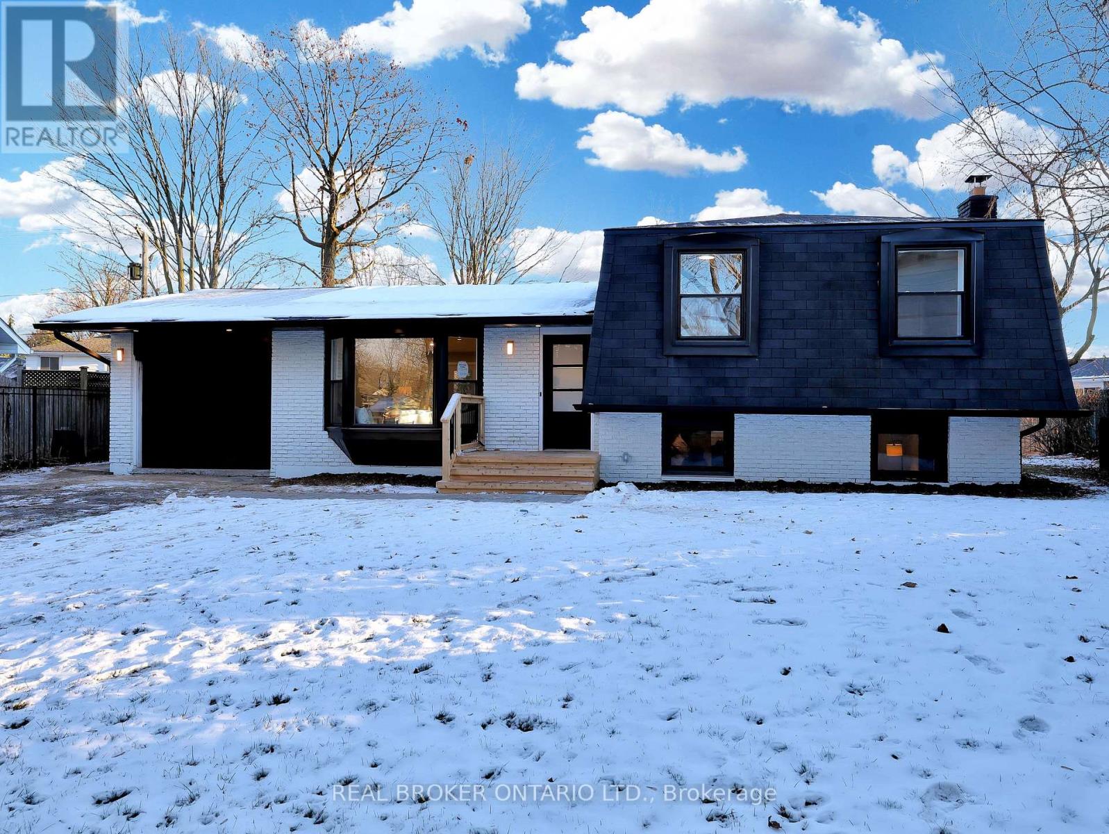 3406 Putter Place, Burlington, Ontario  L7N 2P4 - Photo 4 - W12631394