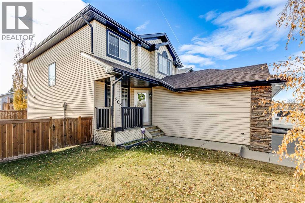 208 Fairways Bay Nw, Airdrie, Alberta  T4B 2P5 - Photo 2 - A2268218