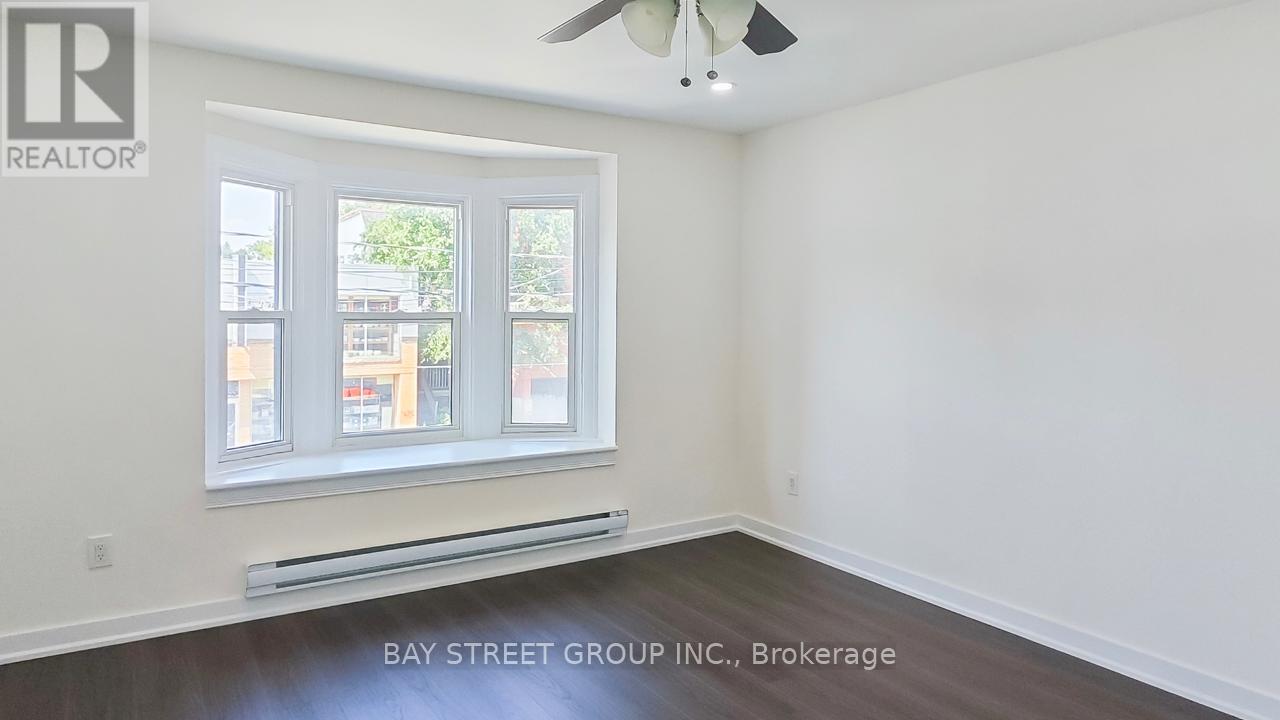 Upper - 859 1/2 Bathurst Street, Toronto, Ontario  M5R 3G2 - Photo 10 - C12636252