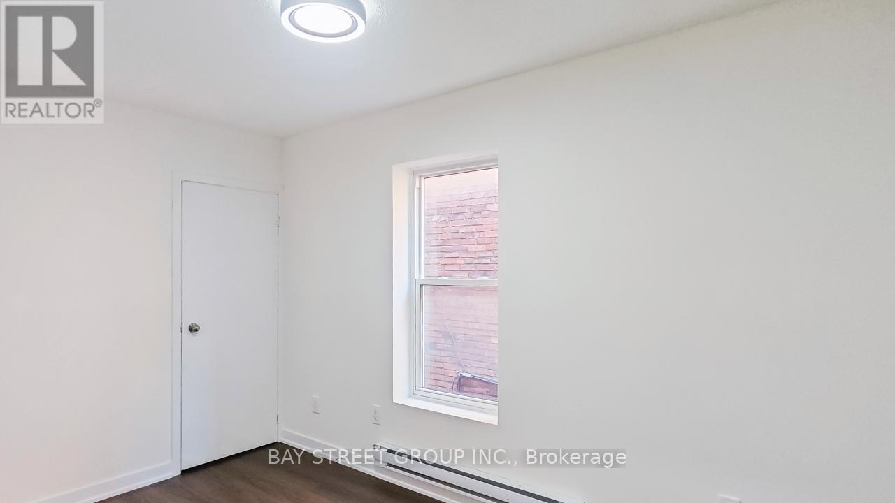 Upper - 859 1/2 Bathurst Street, Toronto, Ontario  M5R 3G2 - Photo 12 - C12636252