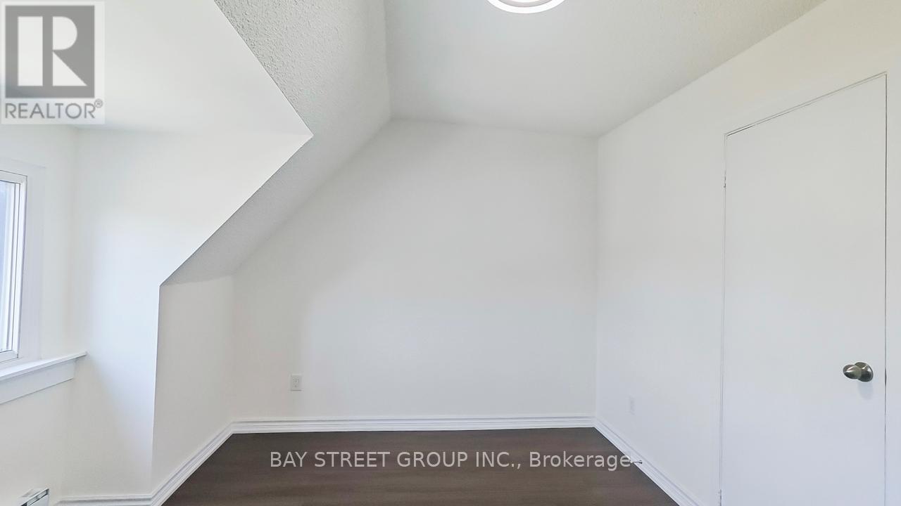 Upper - 859 1/2 Bathurst Street, Toronto, Ontario  M5R 3G2 - Photo 20 - C12636252